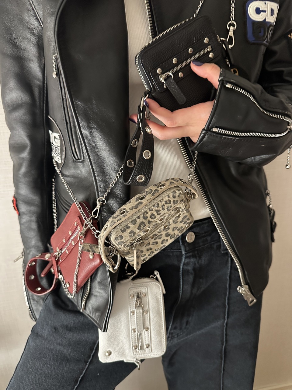 DEINET STUD CROSS CHAIN WALLET