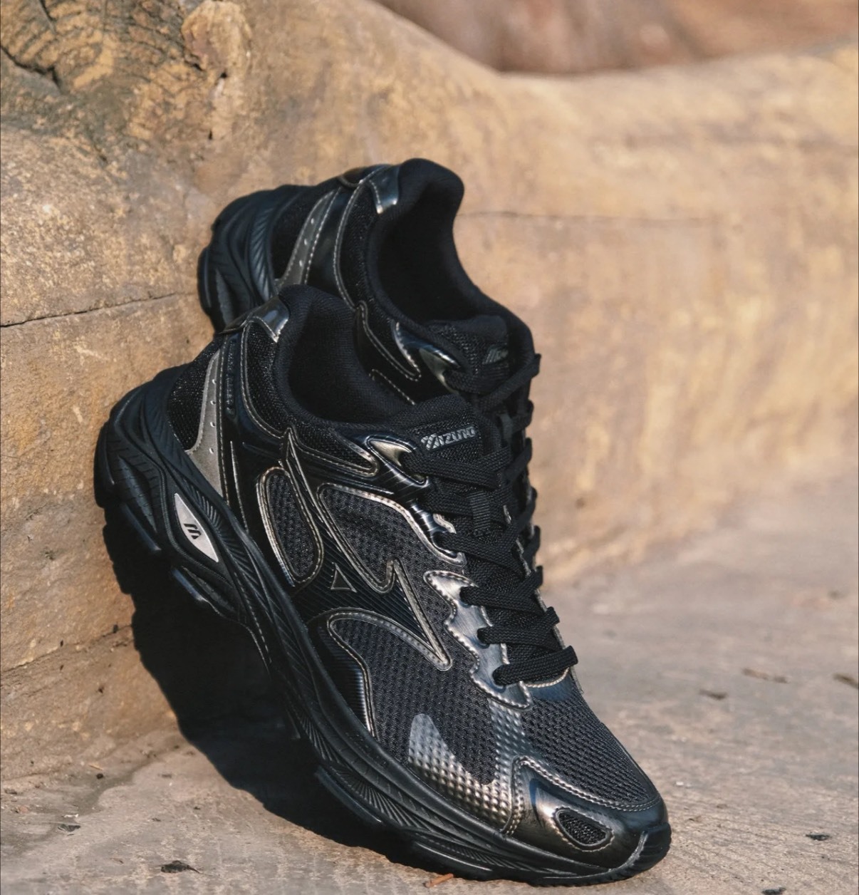 Mizuno Racer S 黑金 復古低幫跑鞋 男女同款