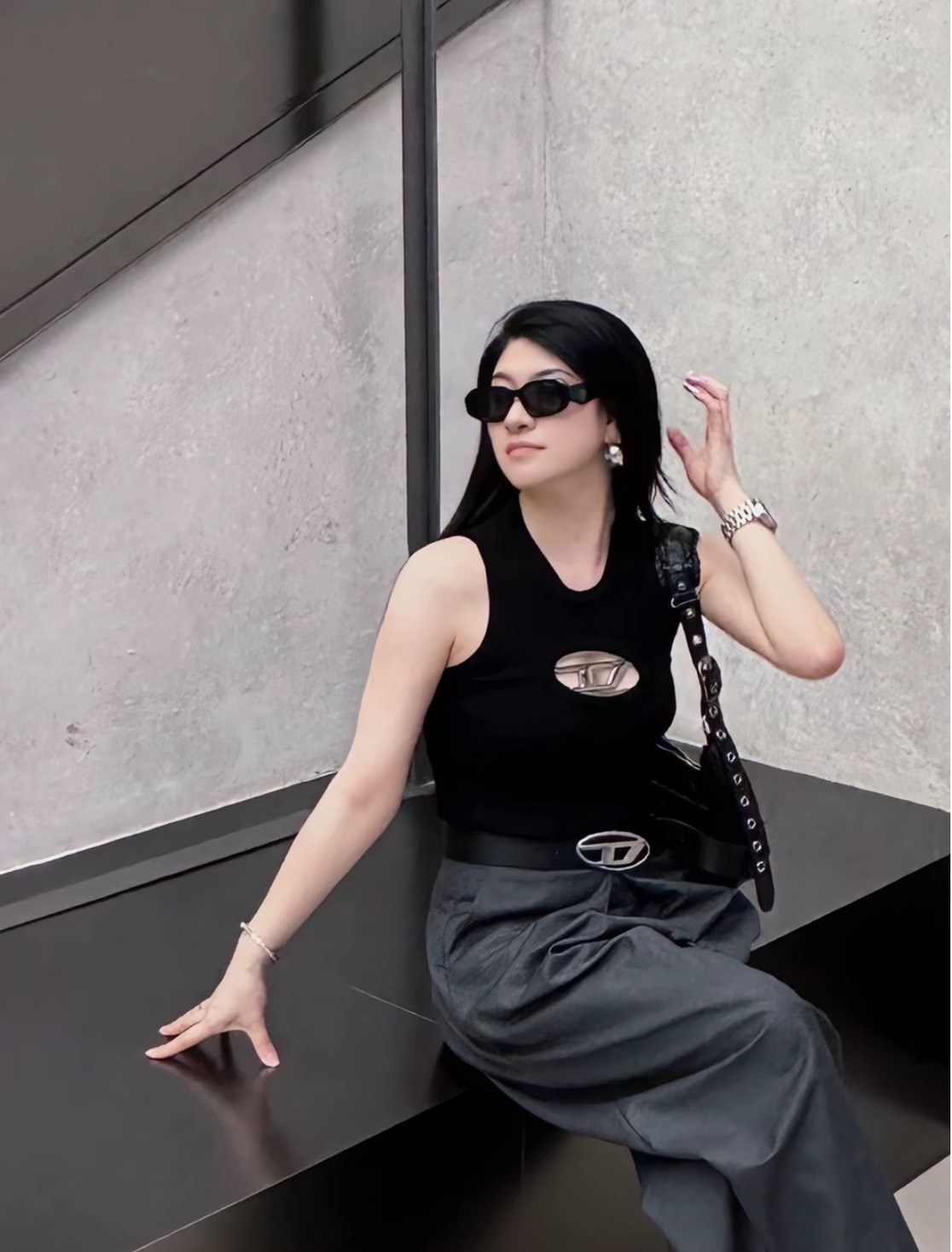 DIESEL OVAL-D 金屬Logo掛脖修身吊帶背心 女款