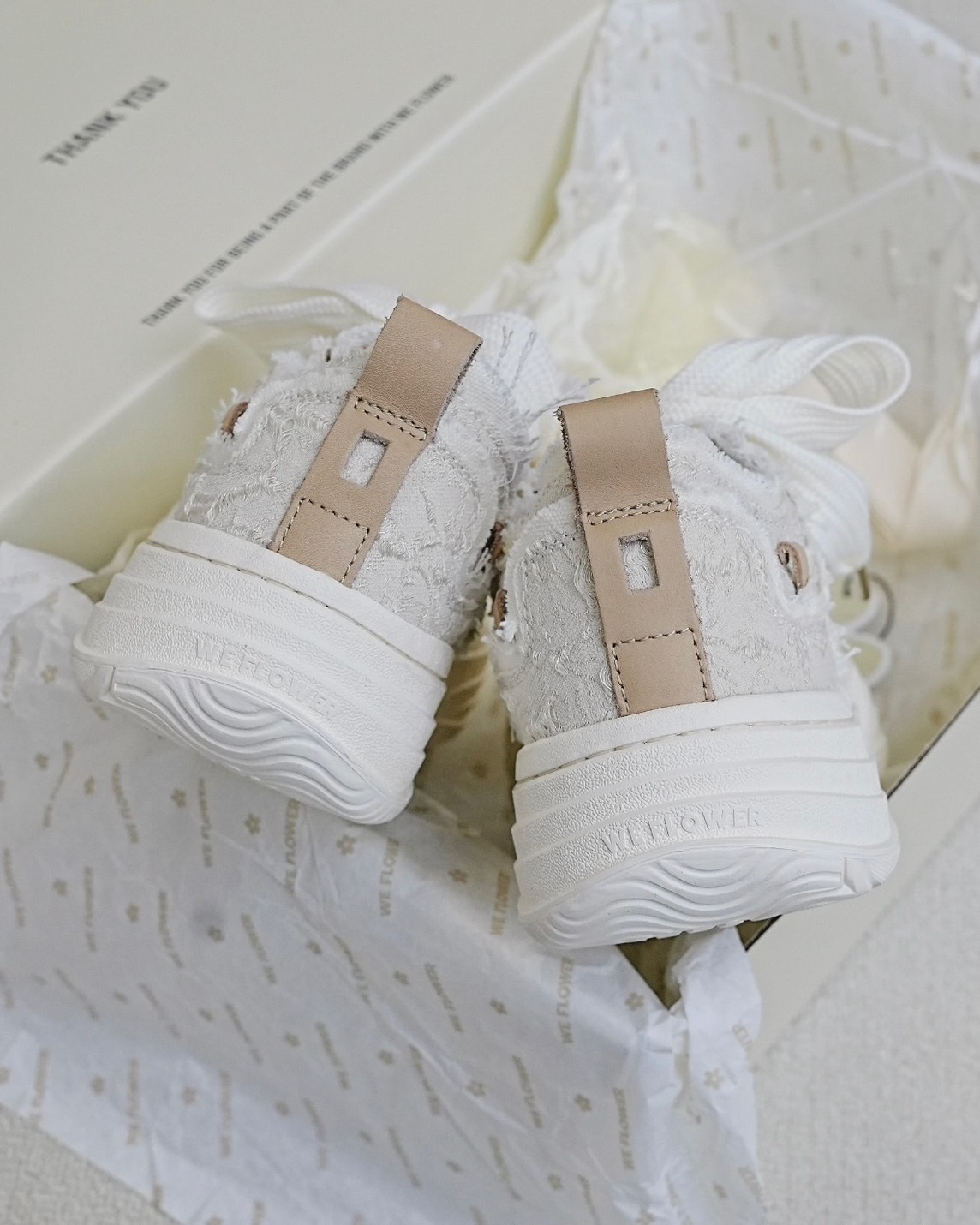 <新款好美🎀>We Flower 德訓鞋 小花鞋 蕾絲 厚底 含贈品 奶白