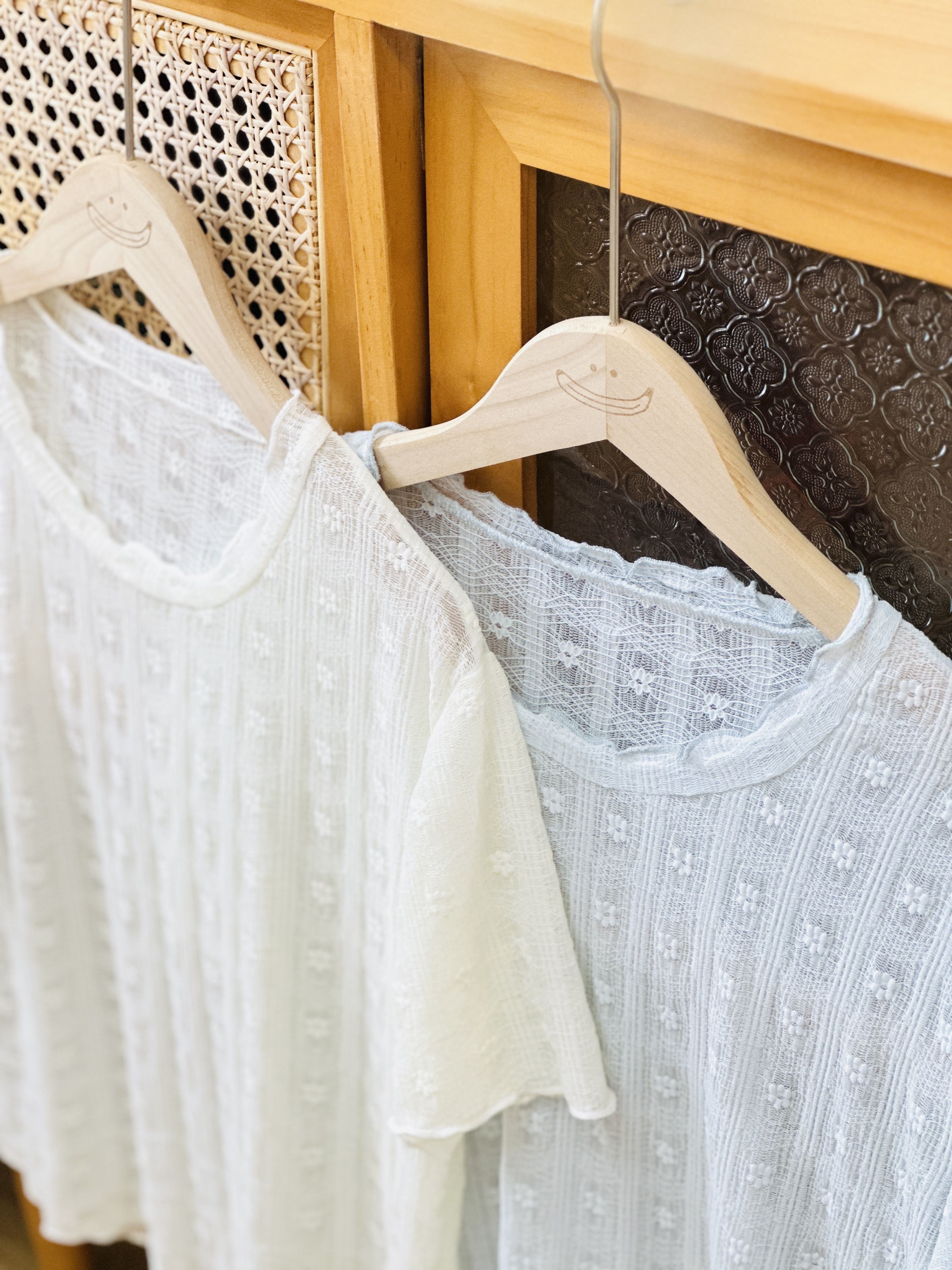 兩色 / 花花坑條透膚上衣 / Floral Rib Sheer Top