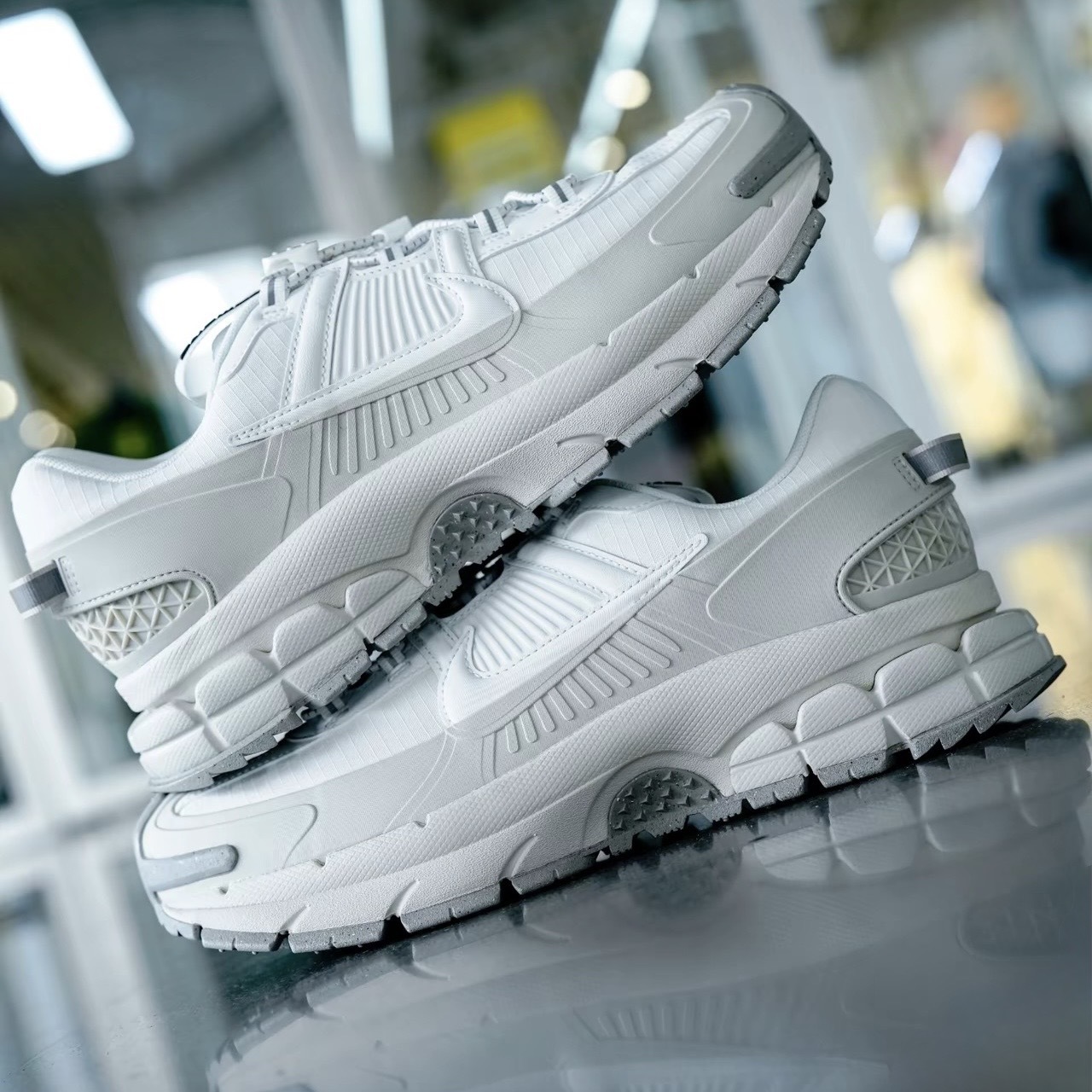 NIKE ZOOM VOMERO ROAM 米白 骨白 增高 經典運動鞋 耐久材質 防潑水 男鞋 HV5951-100