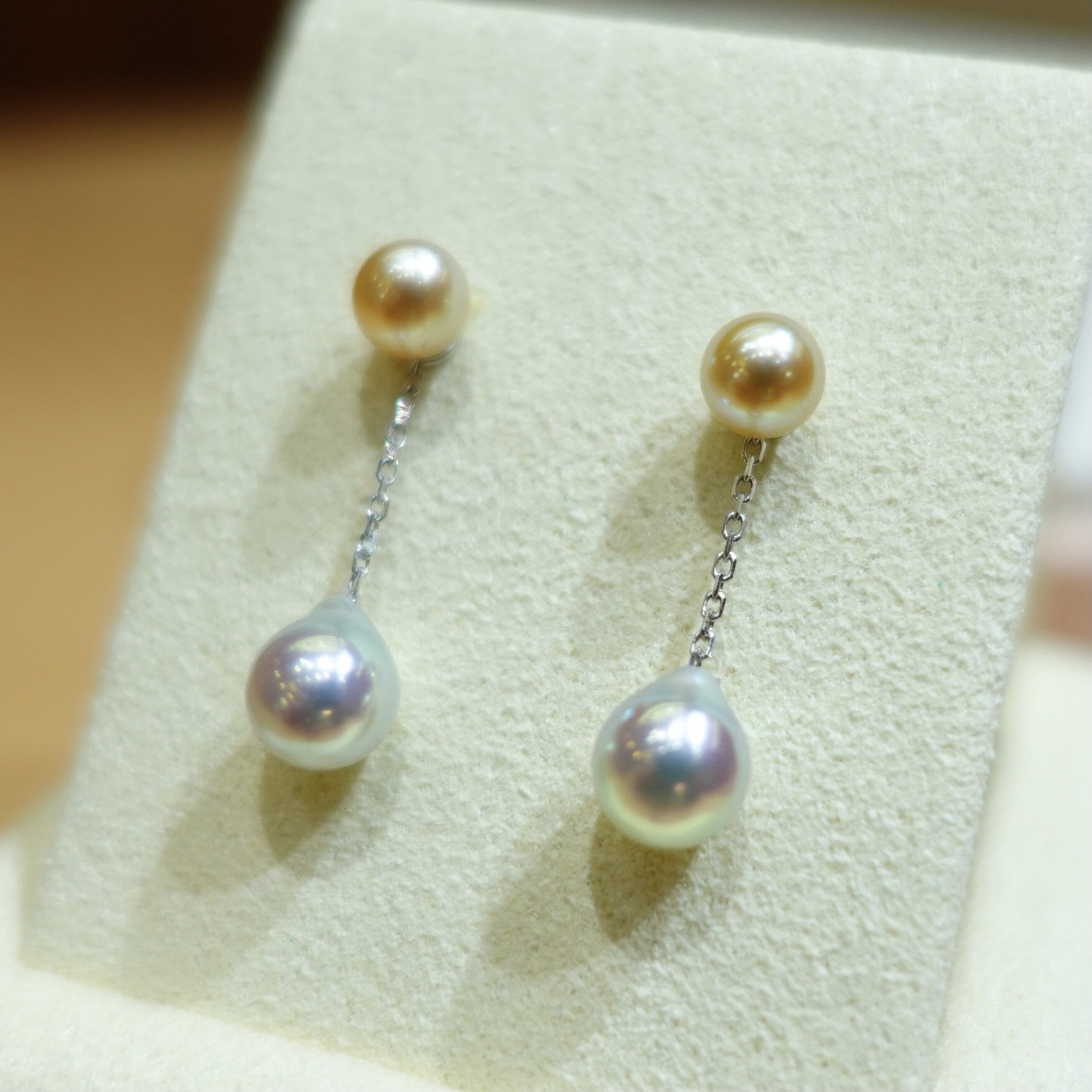 18K金天然色水滴形Akoya珍珠耳線圈