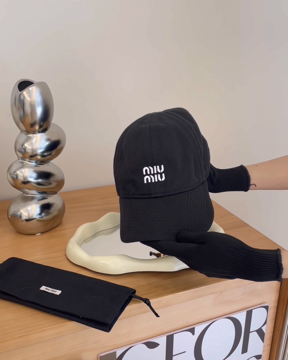 MIUMIU｜LOGO抽繩棒球帽 黑色