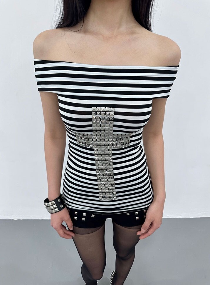 ArtByTastybabe 鉚釘十字 黑白條紋 一字領 緊身 短袖