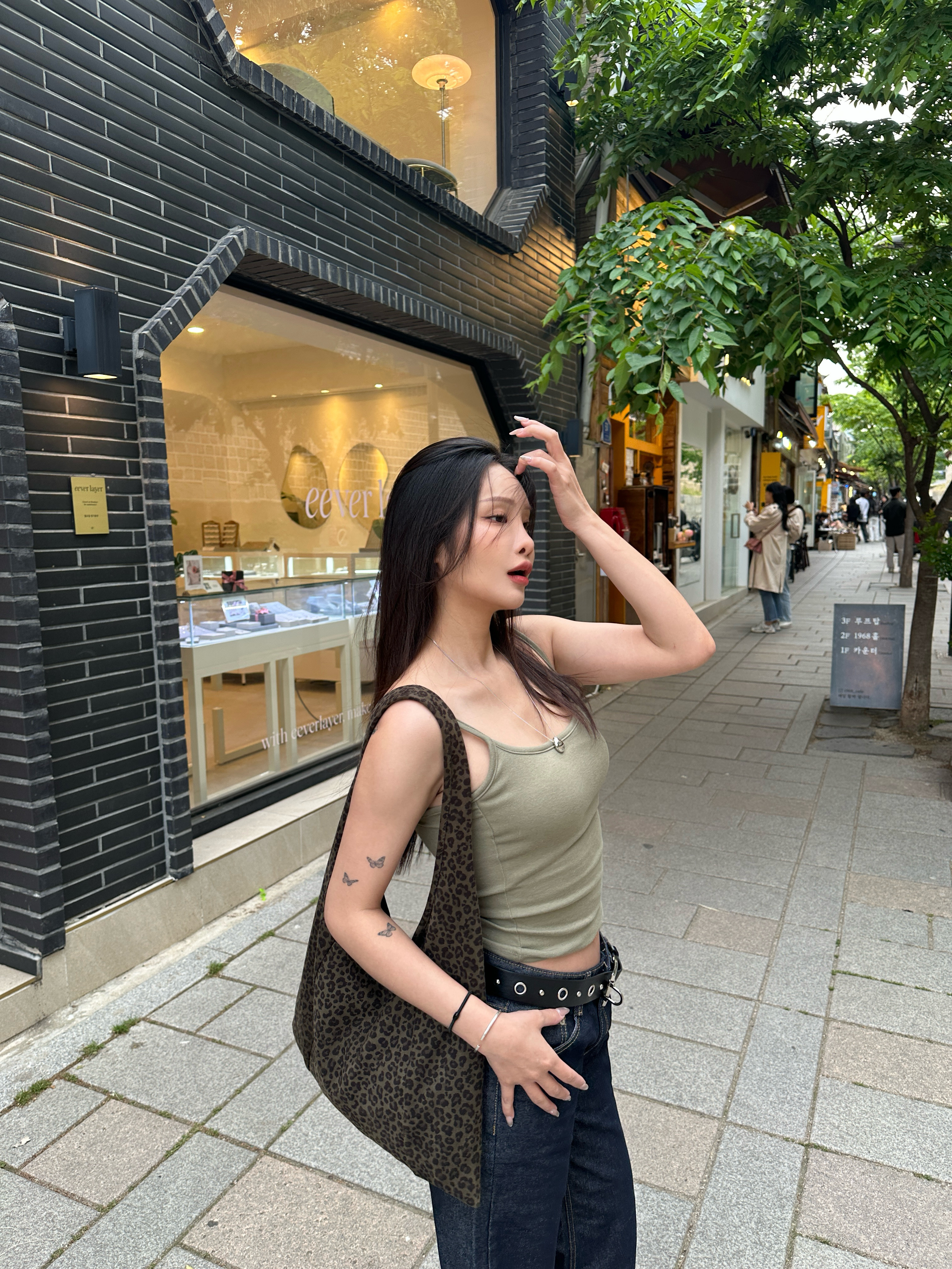 【現貨】T04 舒適無感bratop (卡其)