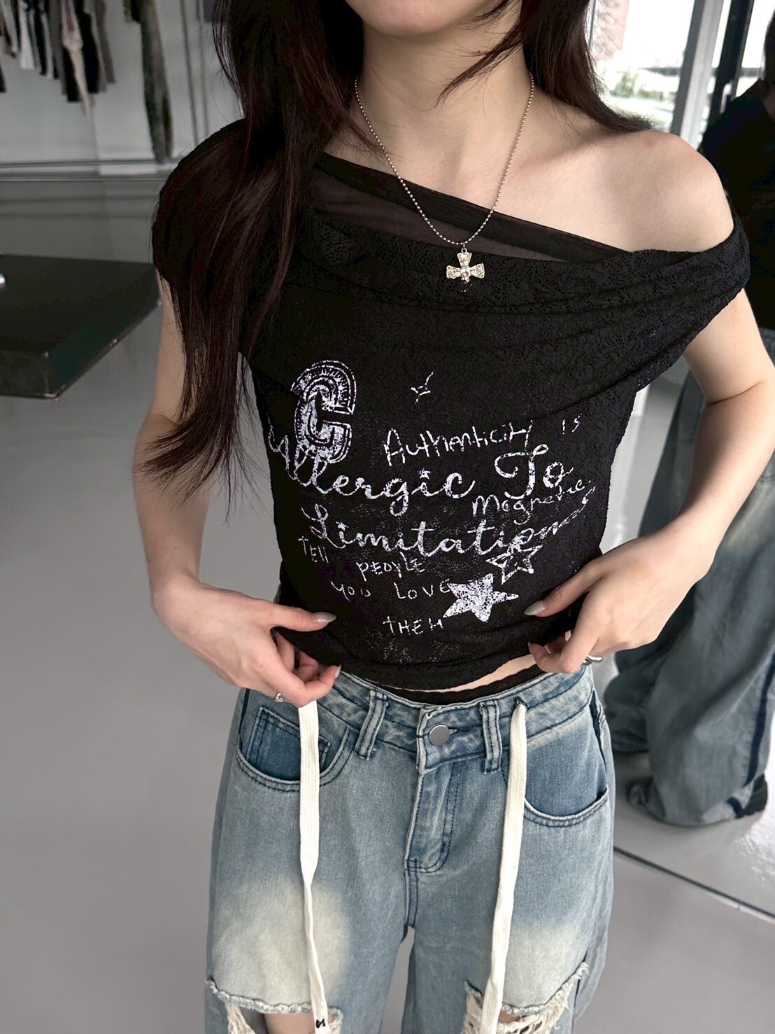 純欲系學姊 斜肩蕾絲上衣 2colors