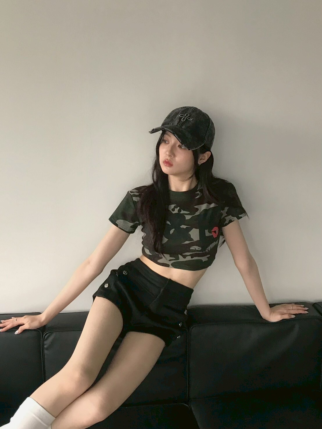 辣妹身材💋 迷彩緊身正肩短踢