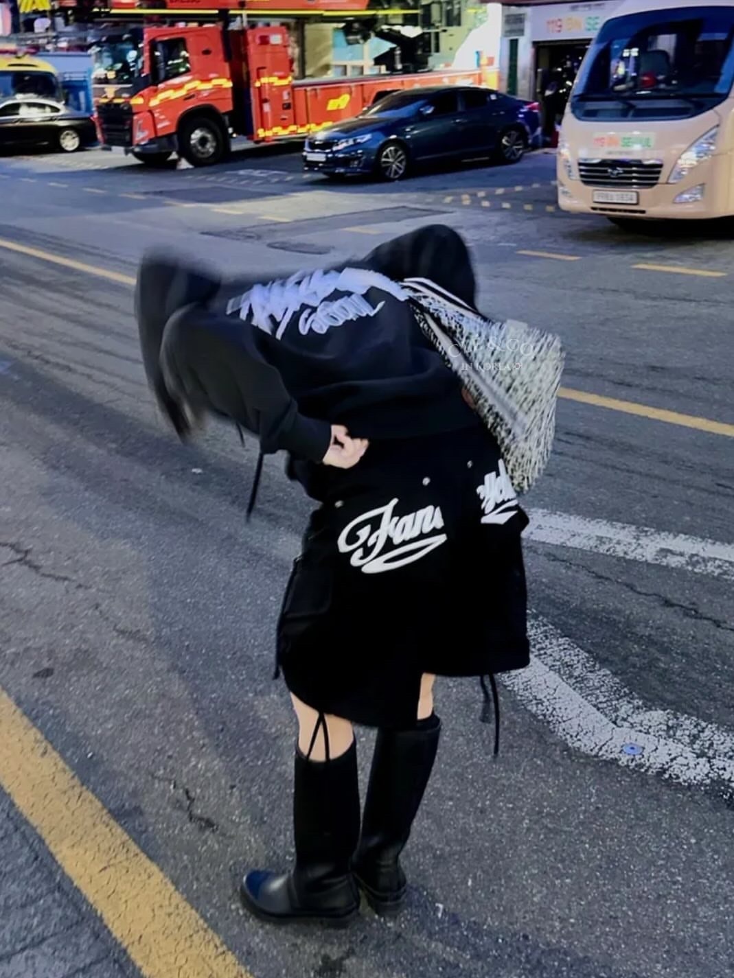 韓国女子 [NASTY FANCY CLUB] CARGO LETTERING BERMUDA PANTS FANCY CLUB | CARGO LETTERING BERMUDA PANTS (BLACK) - 예약배송