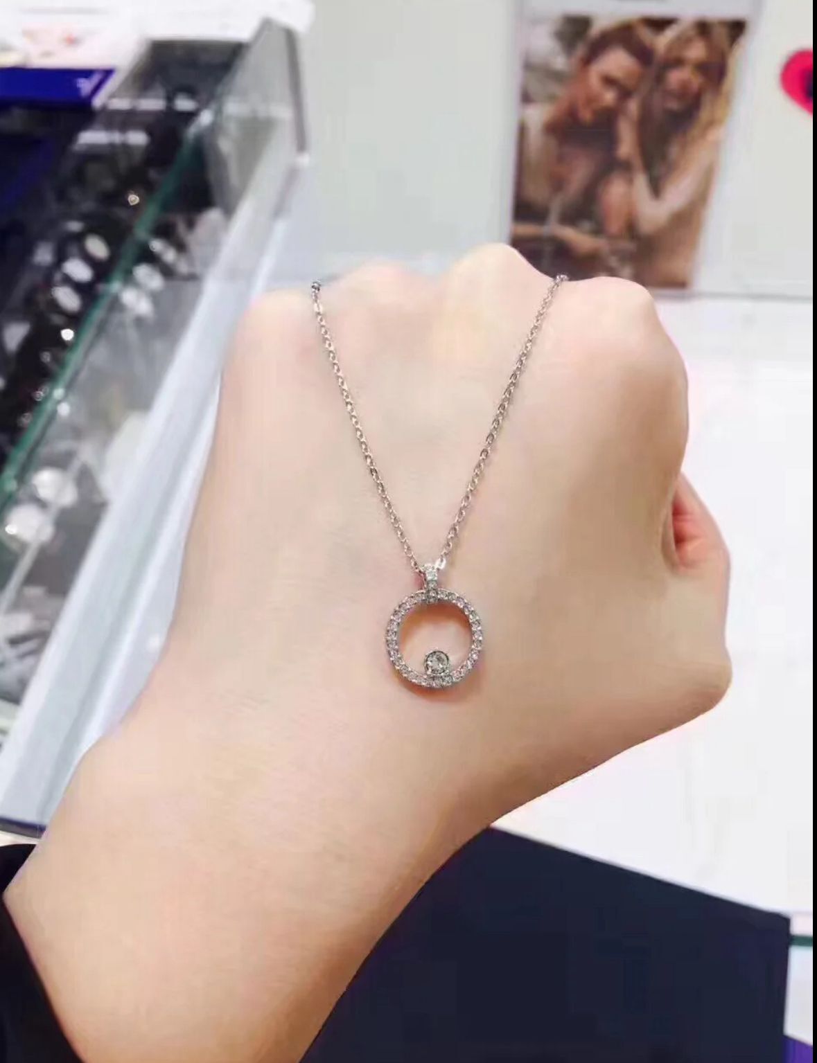 【預購】Swarovski Constella G051914 水晶圓圈吊墜頸鏈（銀色）