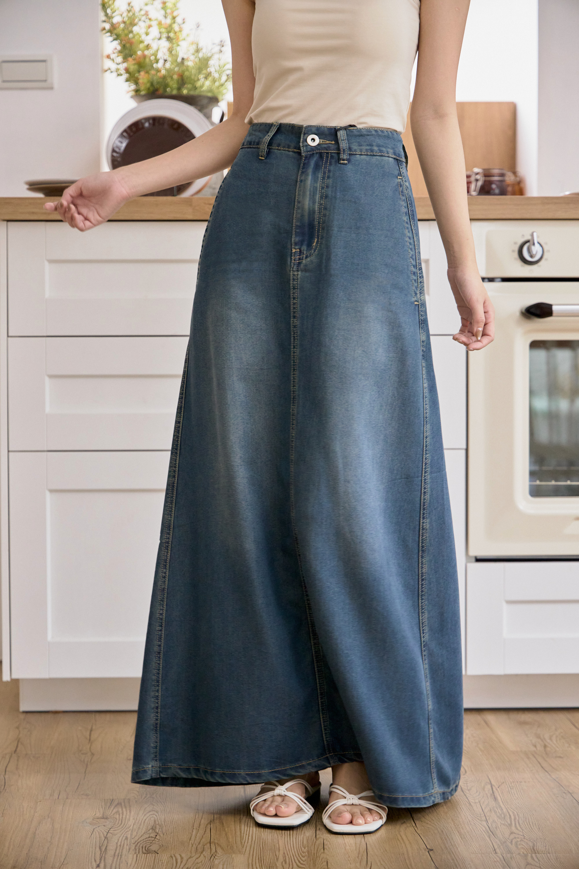 Gmade/飄感天絲刷色修臀牛仔涼涼裙-海藍