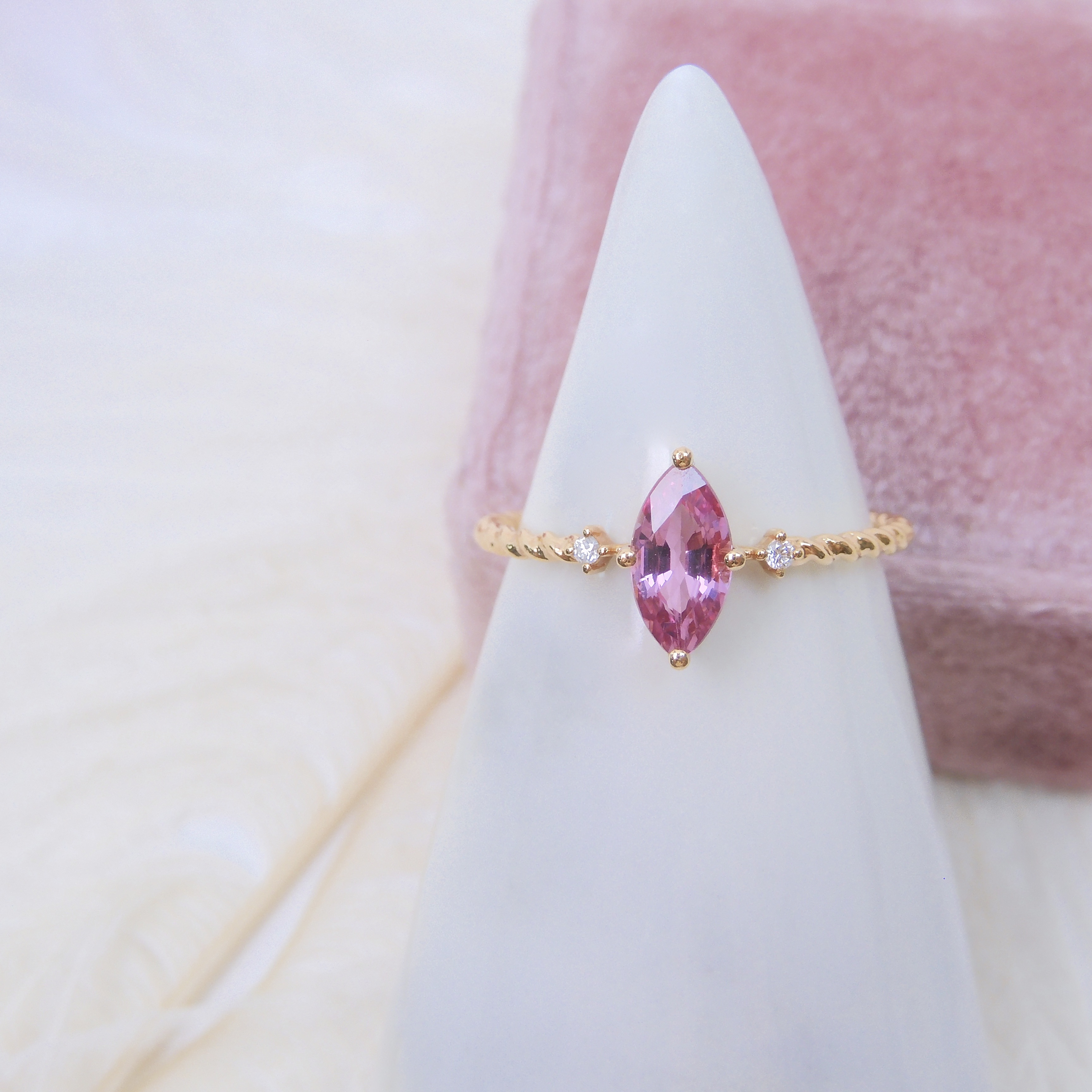 18K金 0.72ct 粉色藍寶石戒指