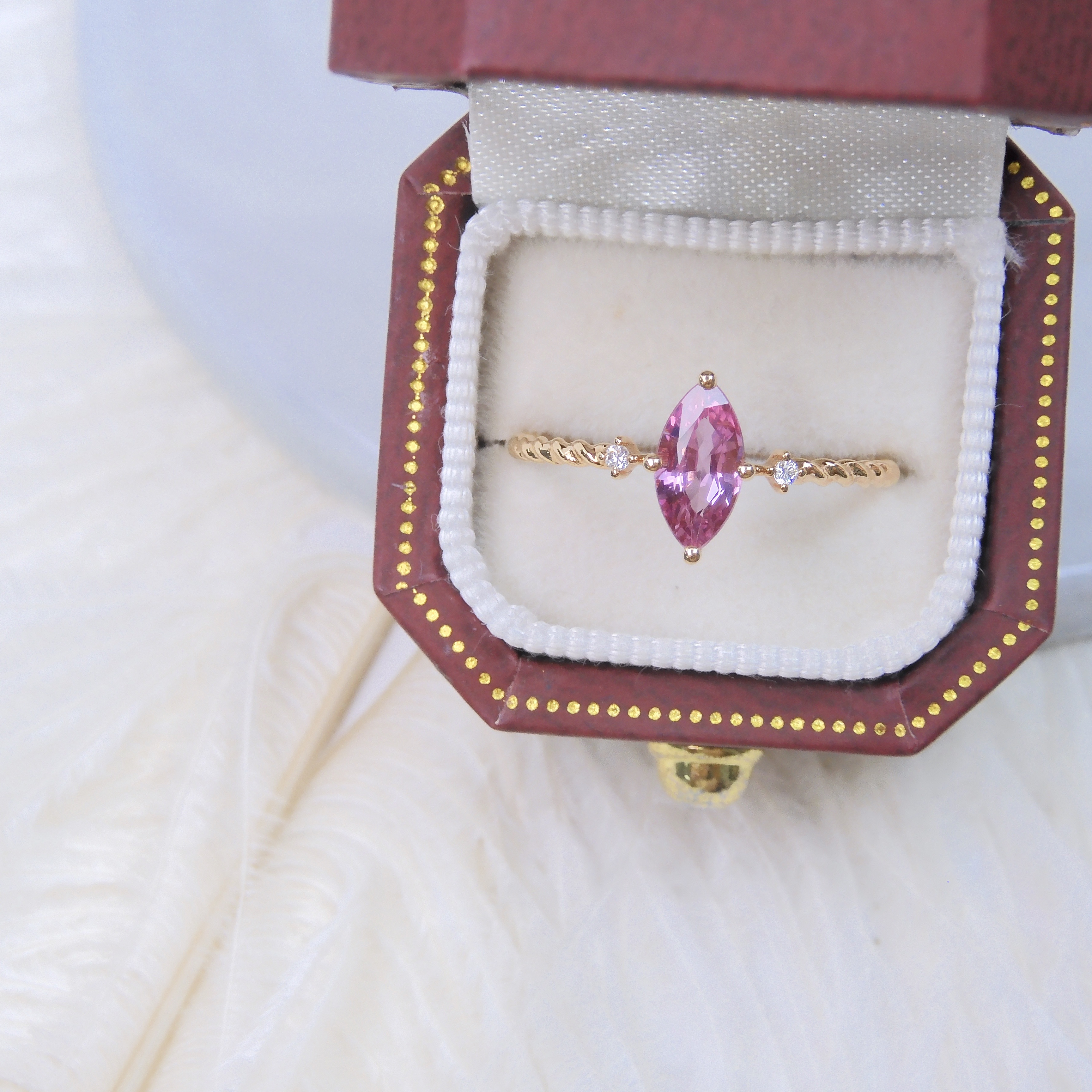 18K金 0.72ct 粉色藍寶石戒指