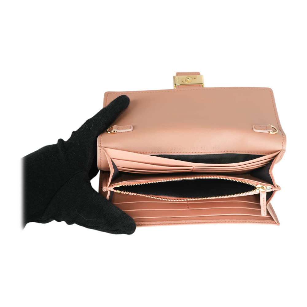 【FENDI】FF Logo壓紋小羊皮鍊帶WOC(粉紅色) 8M0365 AAJD F1SK3