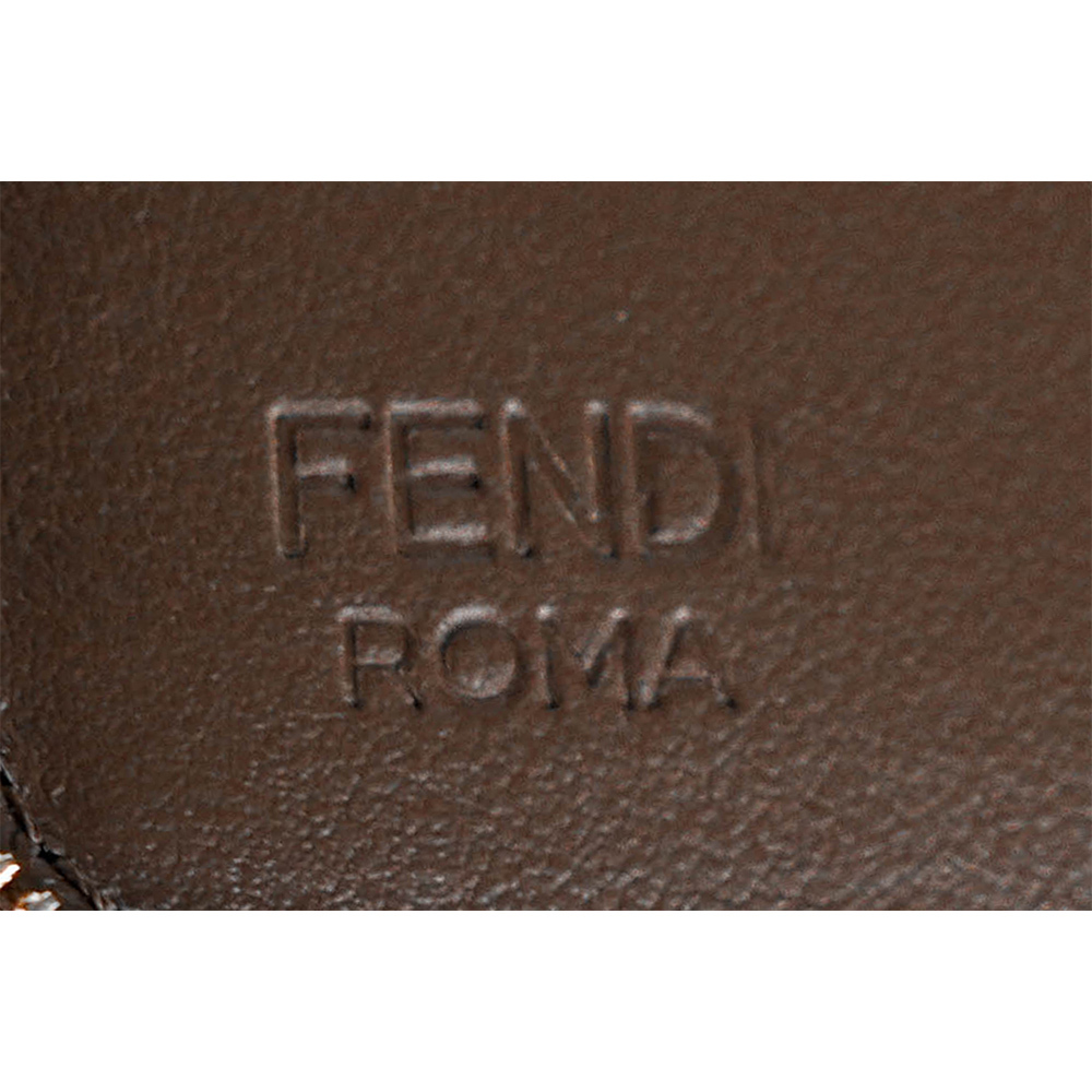 【FENDI】FF Diamonds 浮雕皮革6卡拉鏈短夾(棕色) 8M0508 ADYM F13VK