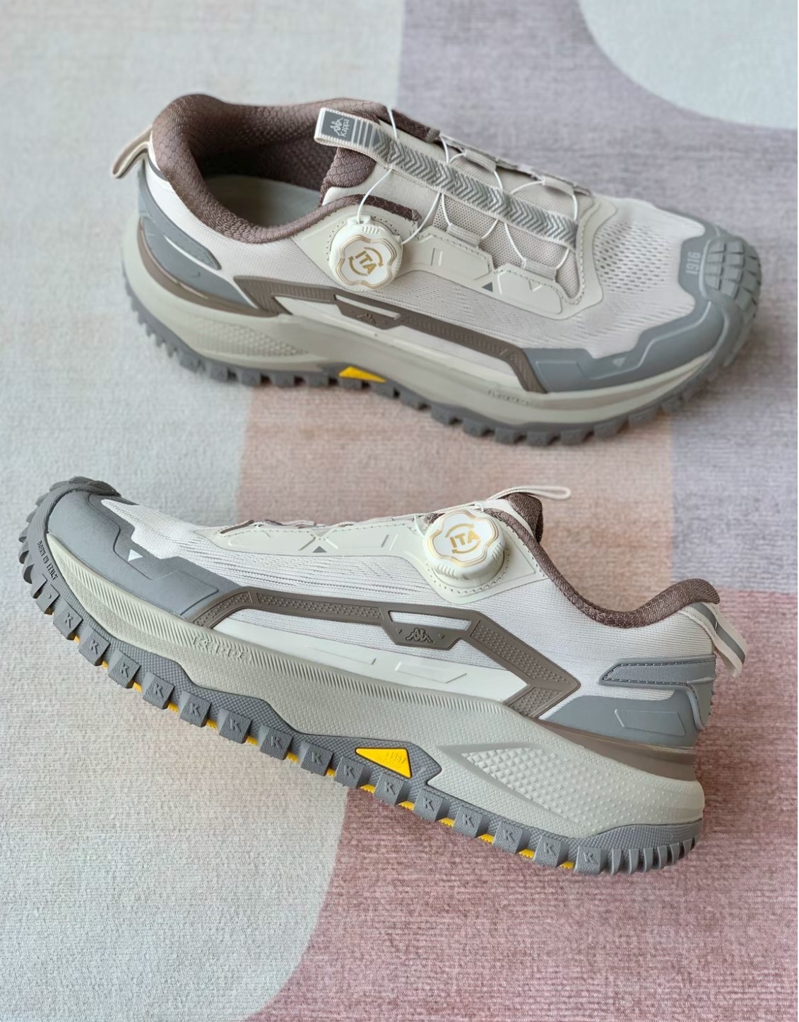 Kappa 背靠背 灰色動能跑鞋 男款