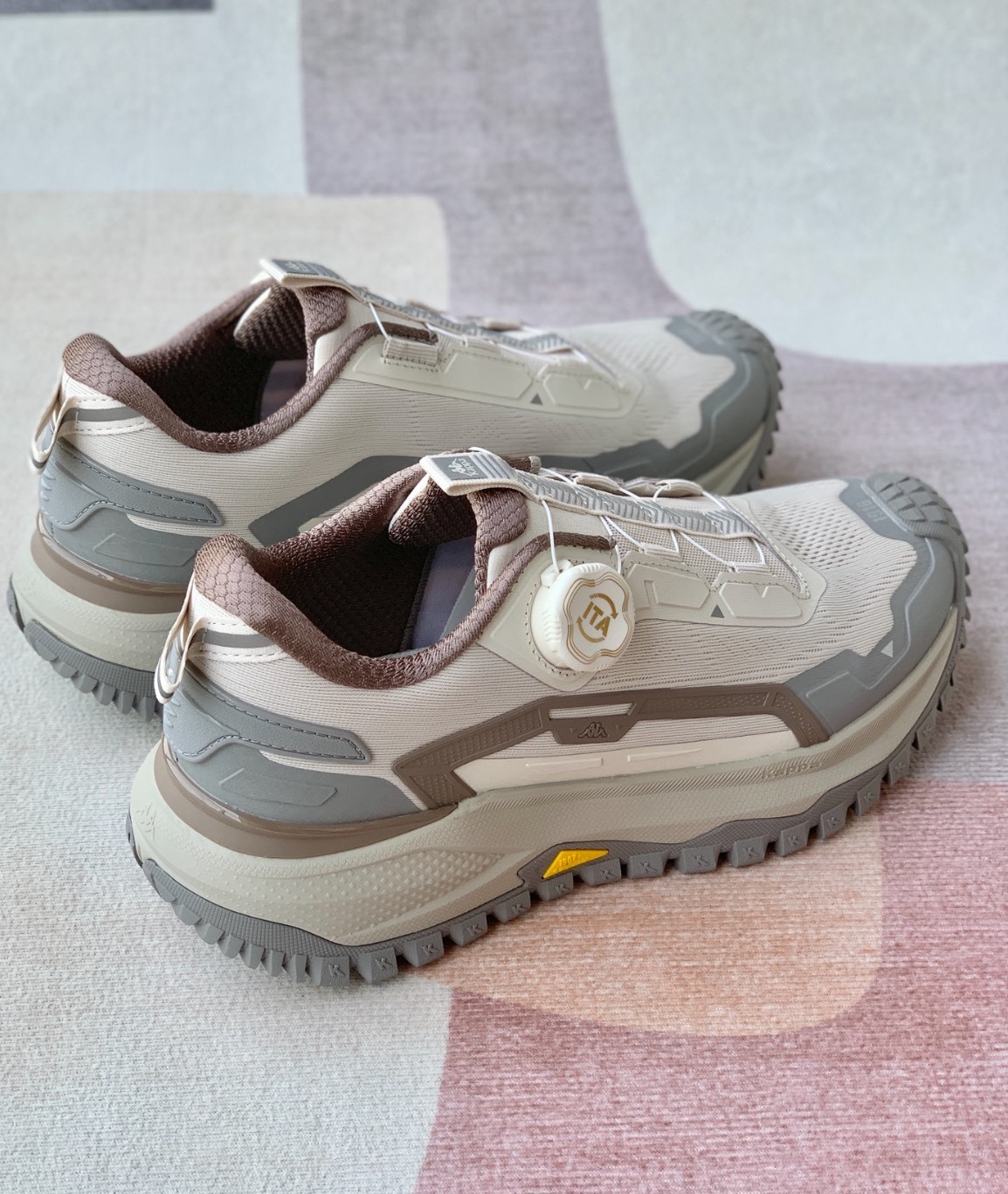 Kappa 背靠背 灰色動能跑鞋 男款