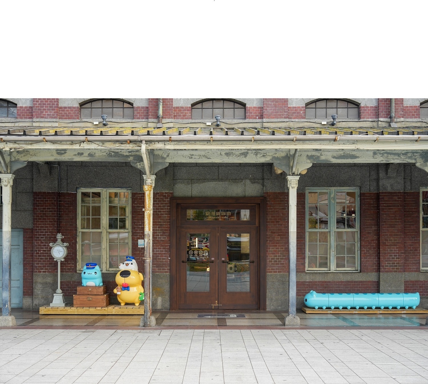 奶泡貓咖啡,手沖咖啡,甜點輕食,限定聯名商品,臺中驛鐵道文化園區,歷史韻味的特色咖啡館