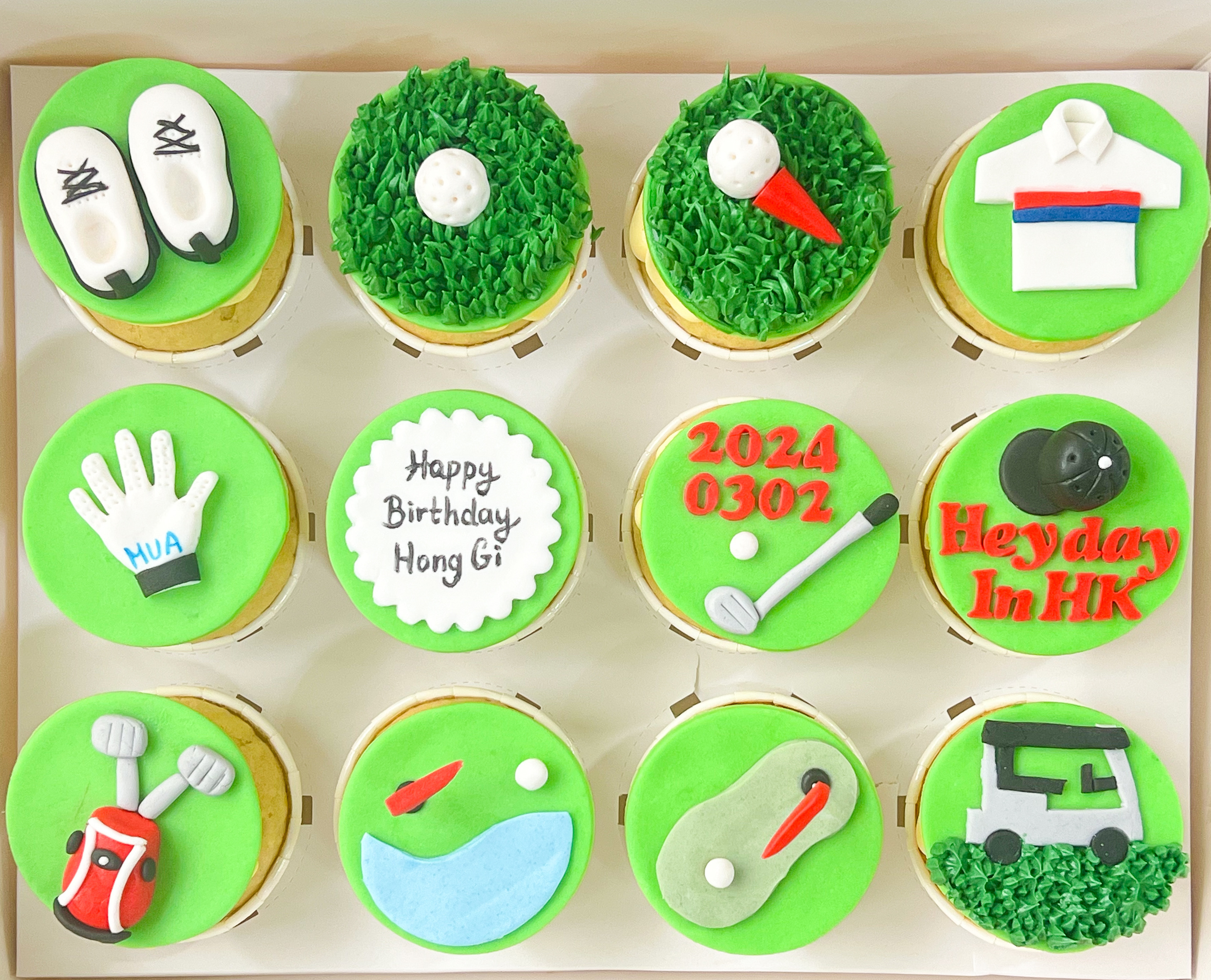 高爾夫球糖皮奶油霜杯子蛋糕