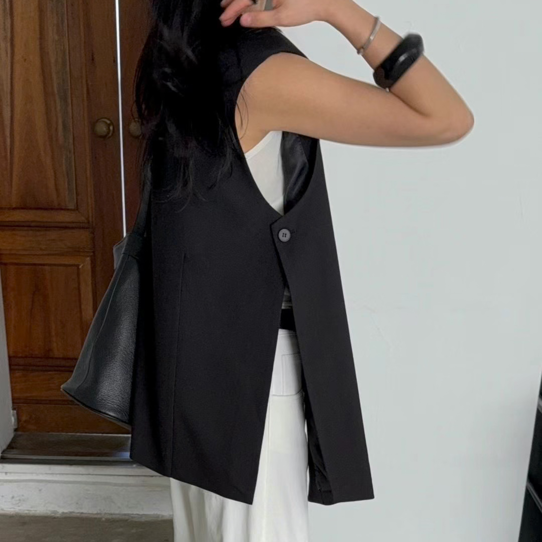 D03俐落車線雙側開衩單釦西料背心