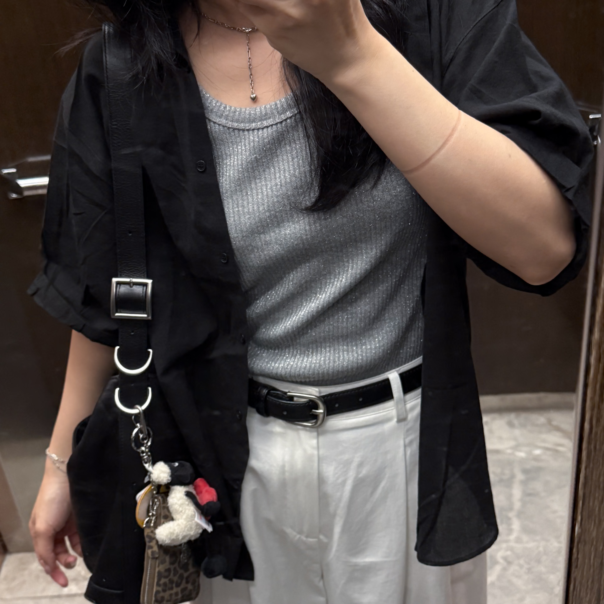 D06輕薄下擺弧度反摺短袖(黑)