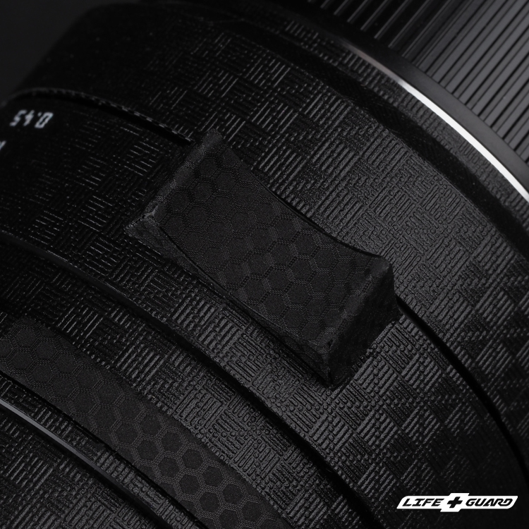 Leica SUMMILUX-M 50mm F1.4 ASPH II 貼膜質感特寫，LIFE+GUARD 鎧甲纖維黑設計風格