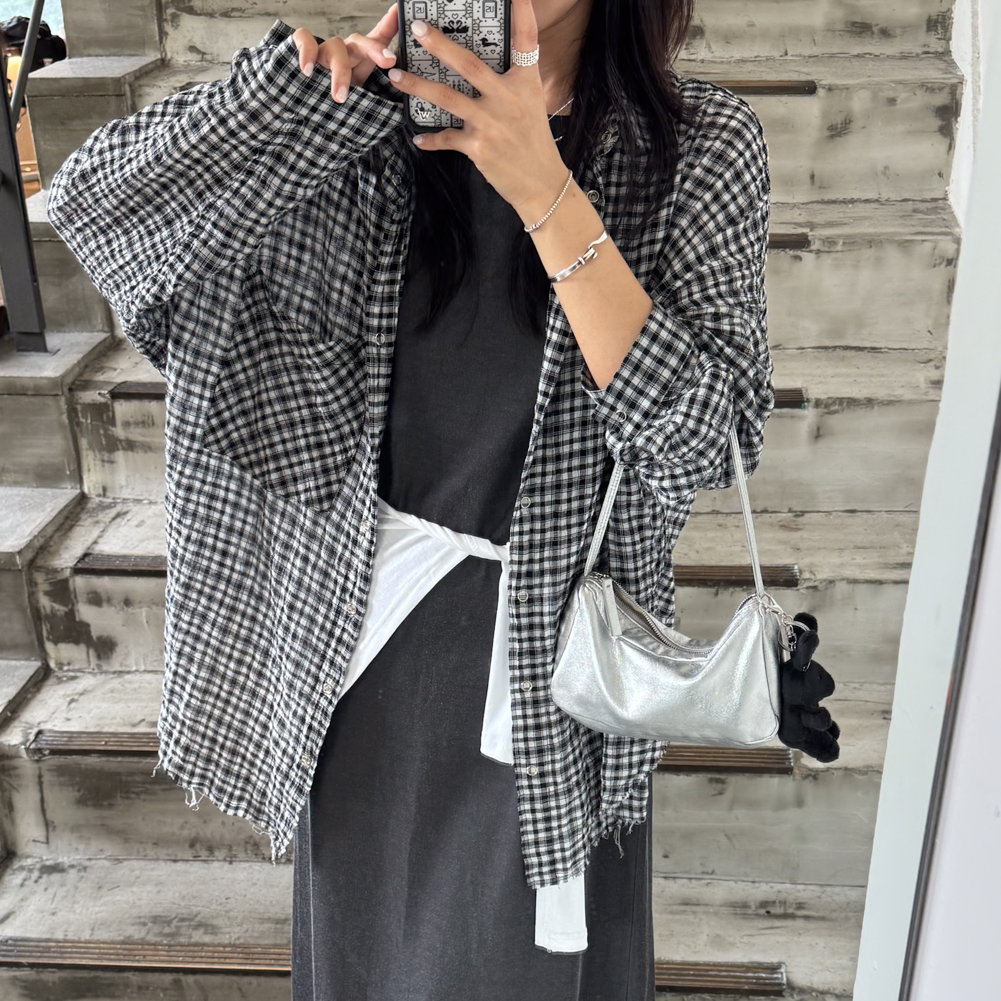 D08慵懶廓型不易皺防曬格紋襯(黑)