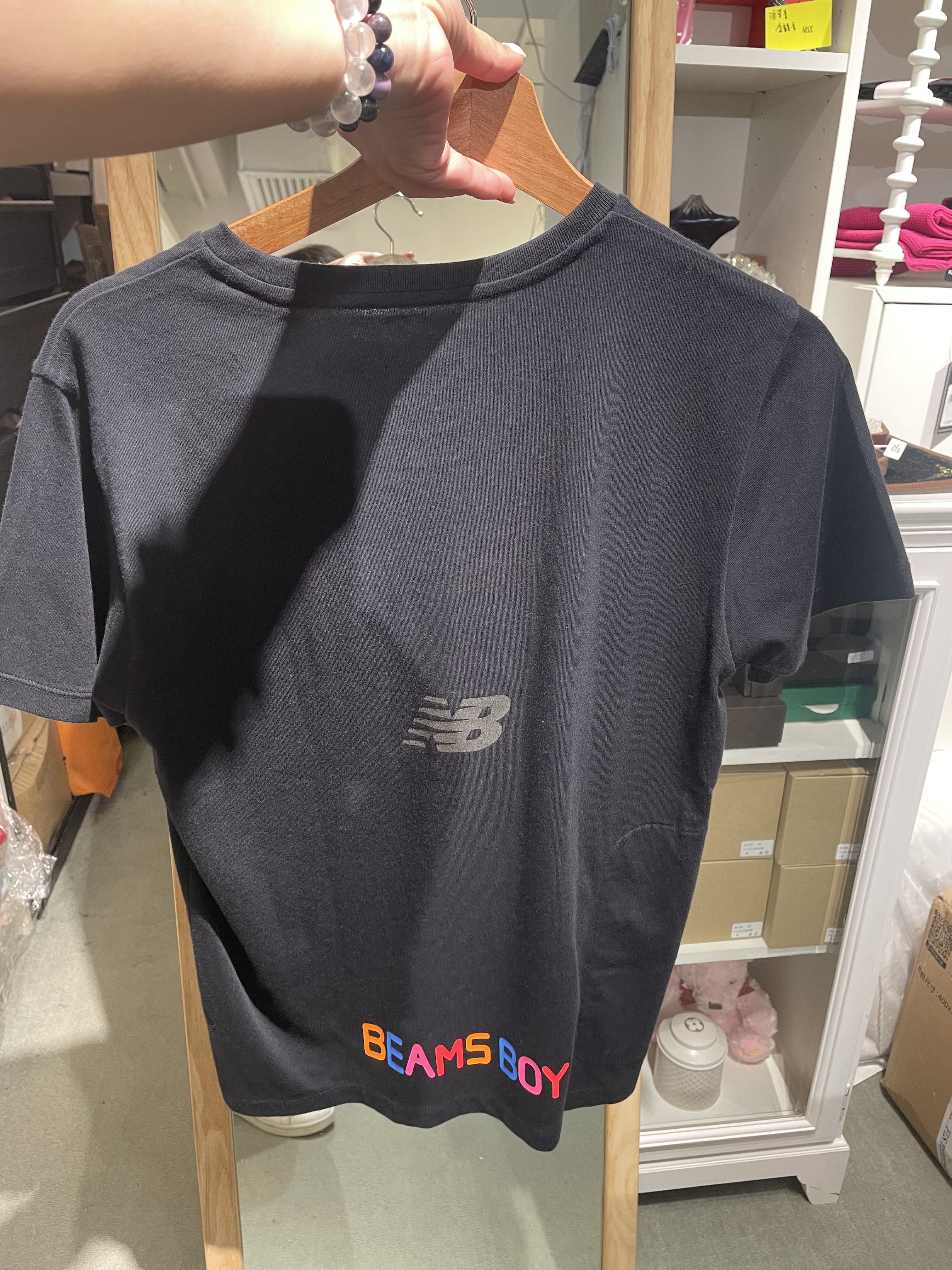 New Balance 彩字黑色Tee