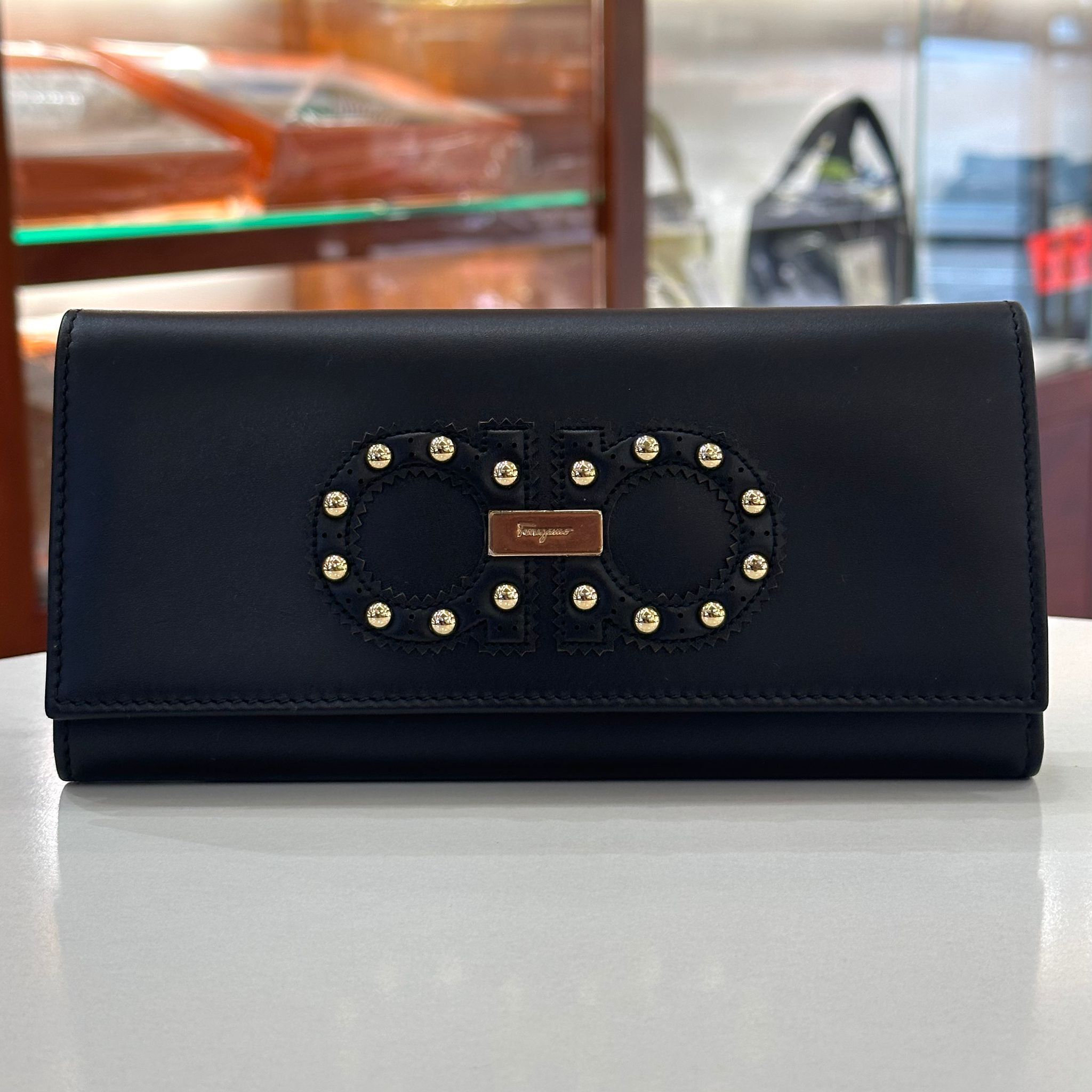 全新SALVATORE FERRAGAMO長銀包 黑色/金色圓釘 #菲拉格慕 #BRAND NEW #香榭站正品