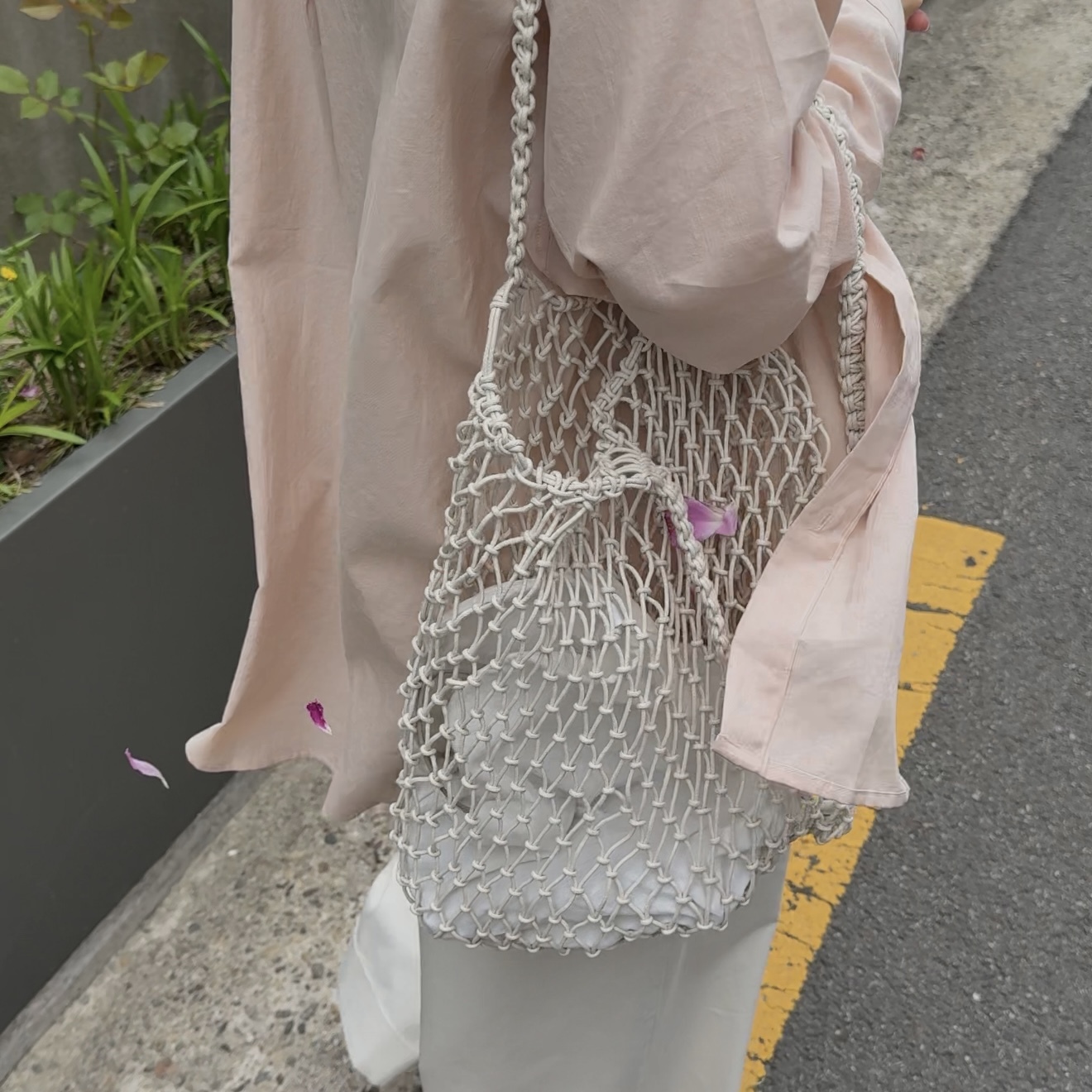 D34不是粗糙繩的高質感編織網包(白/黑)