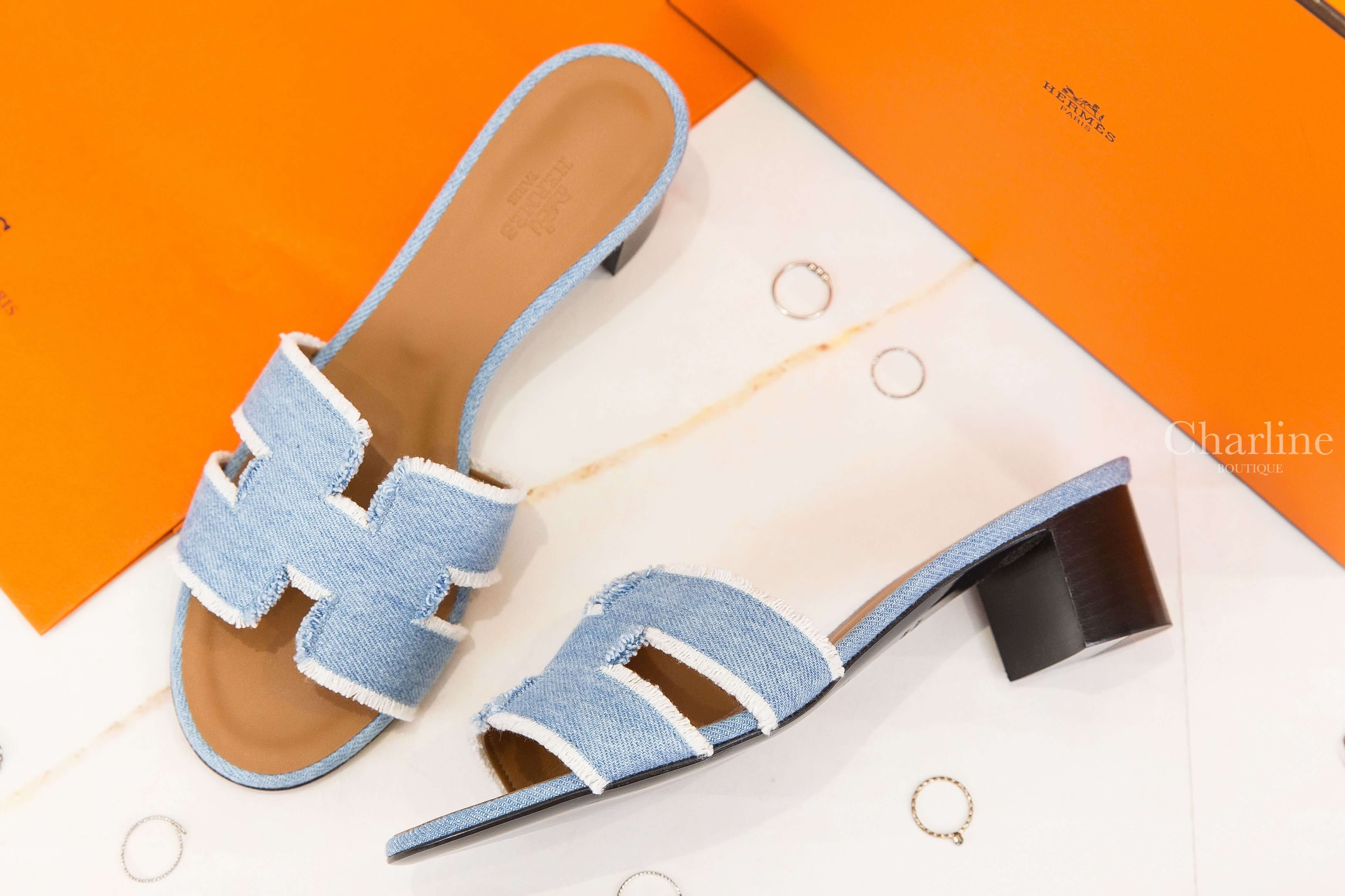 Hermès Oasis Sandal 淺藍色抽鬚單寧牛仔H木頭低跟拖鞋-Charline Boutique 精品代購