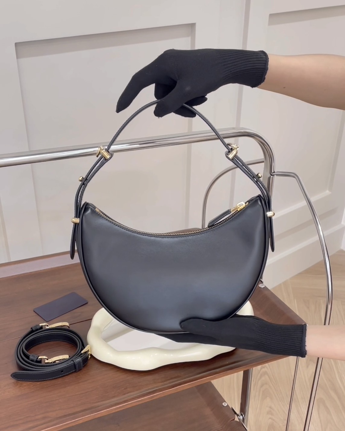 PRADA｜ARQUE 小號皮革肩背包 黑色