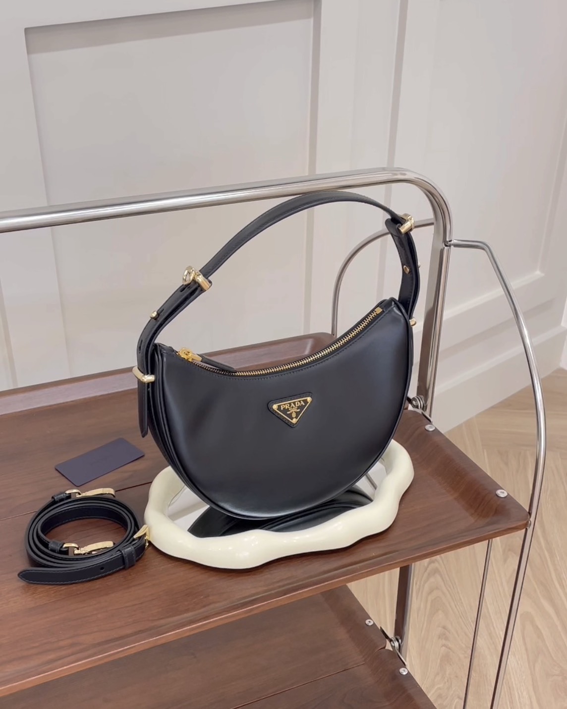 PRADA｜ARQUE 小號皮革肩背包 黑色