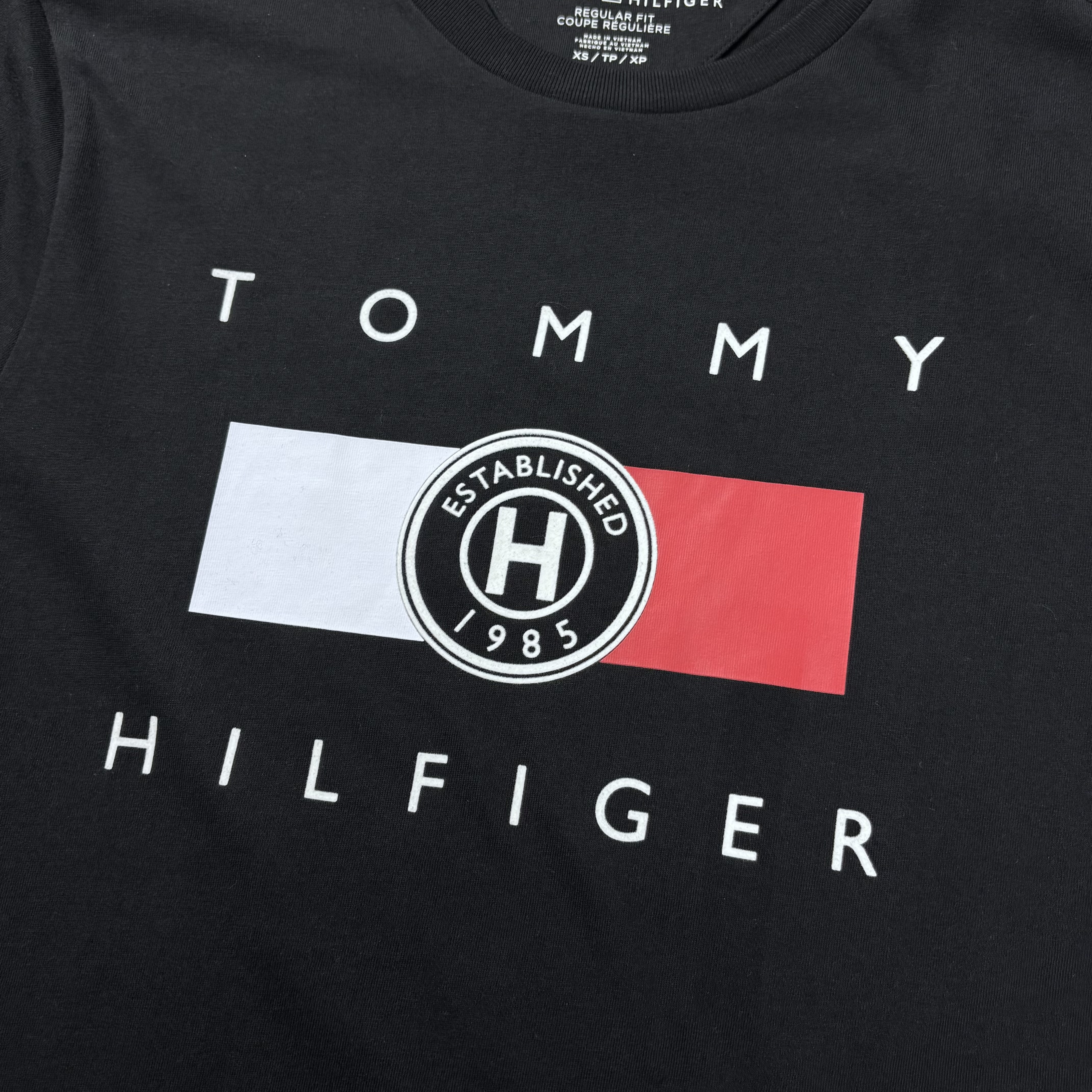 Tommy Hilfiger 紅白旗幟LOGO短袖 黑/白
