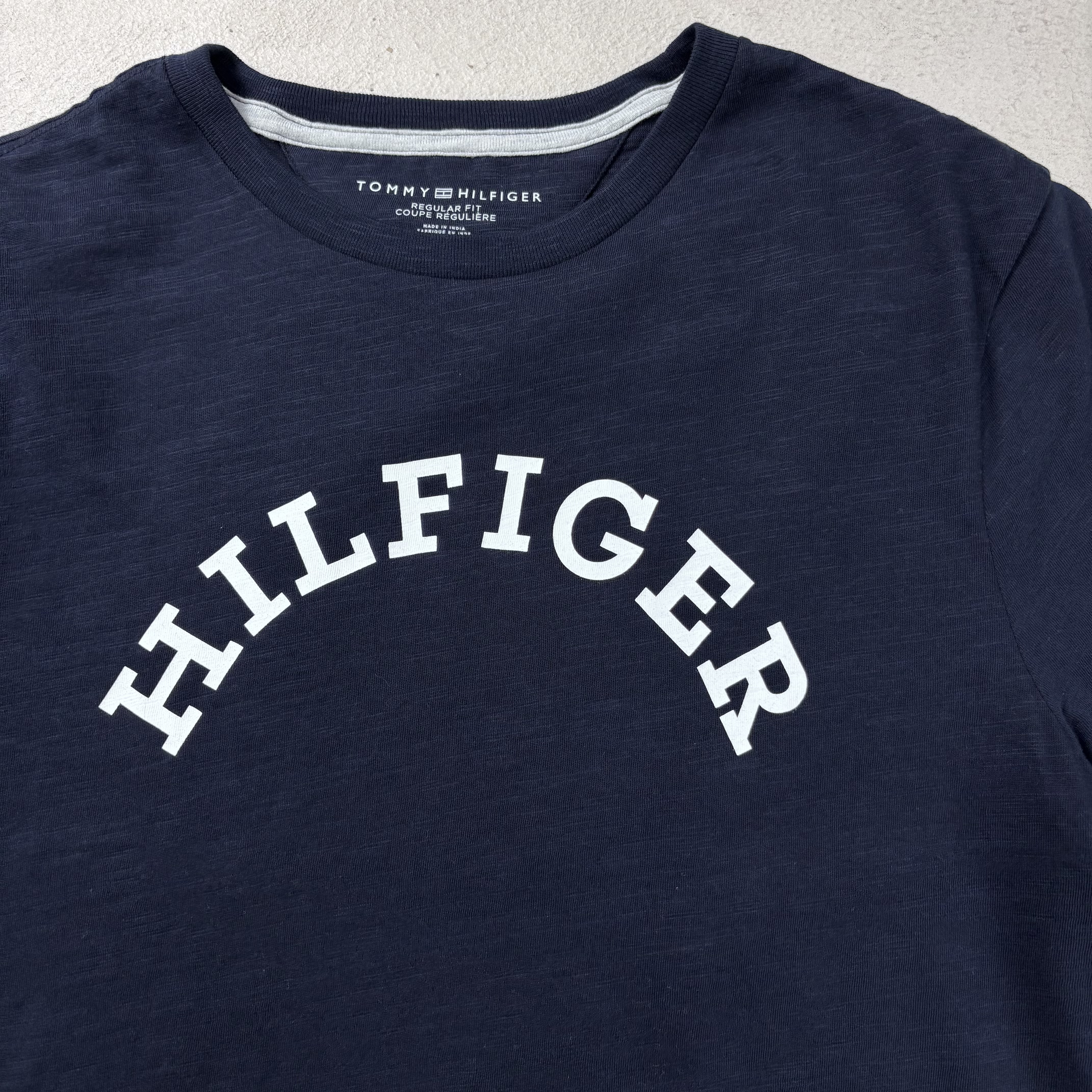 Tommy Hilfiger 半圓字樣短袖 (深藍)
