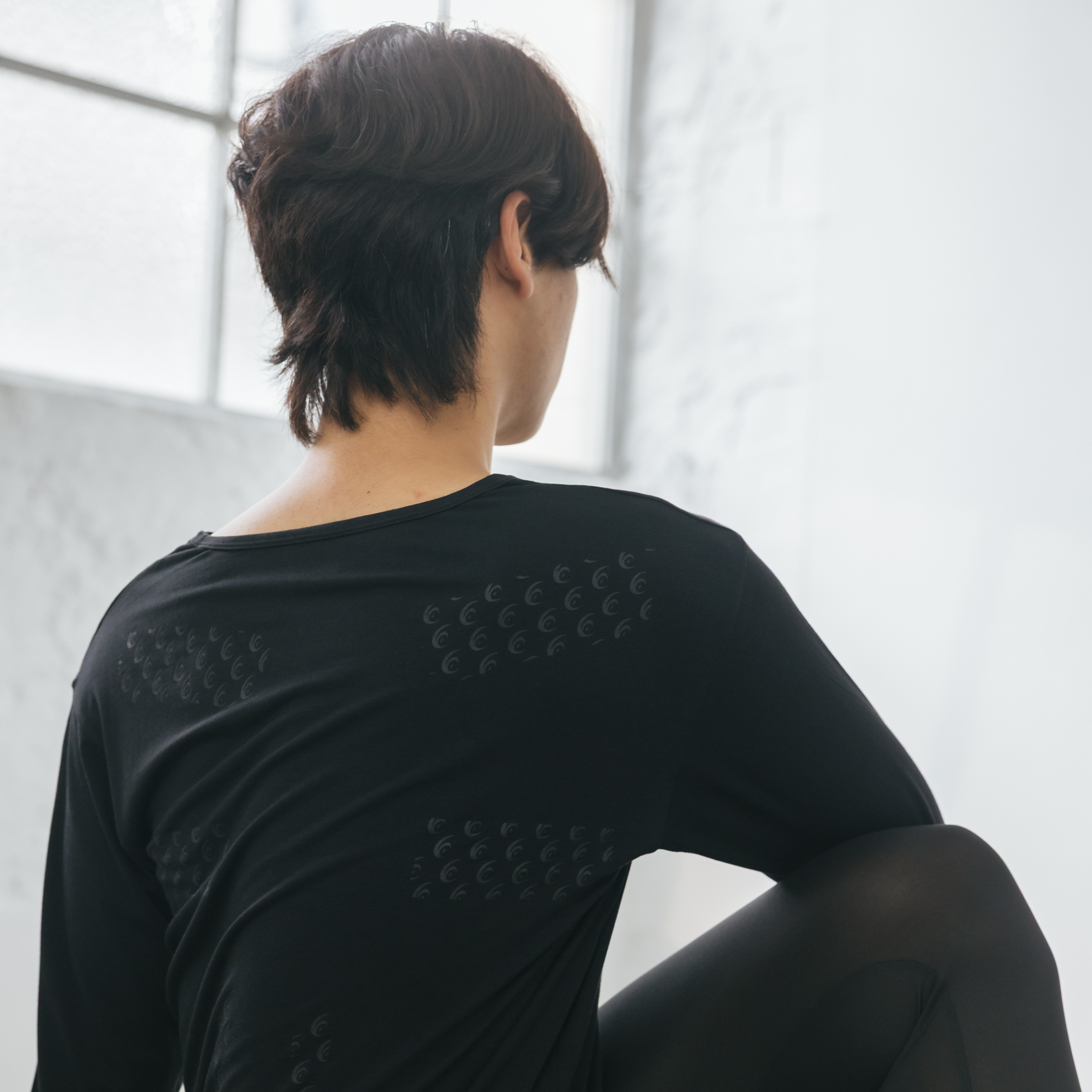 【黑電氣石】 V 領發熱衣｜男款