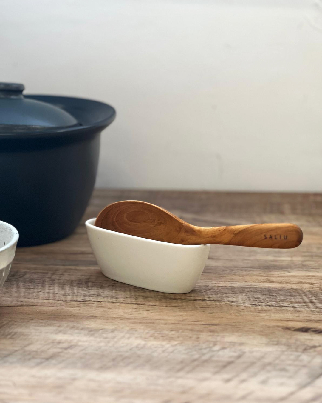日本製 SALIU SHIKIKA 陶瓷飯勺座｜LOLO