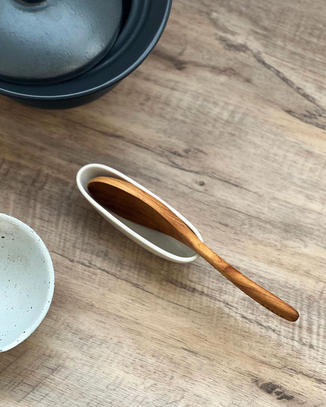 日本製 SALIU SHIKIKA 陶瓷飯勺座｜LOLO