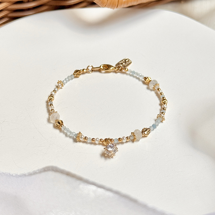 生日花 • 捌月貳拾 • 秋蒲公英 – 月光海藍寶 – 手鍊