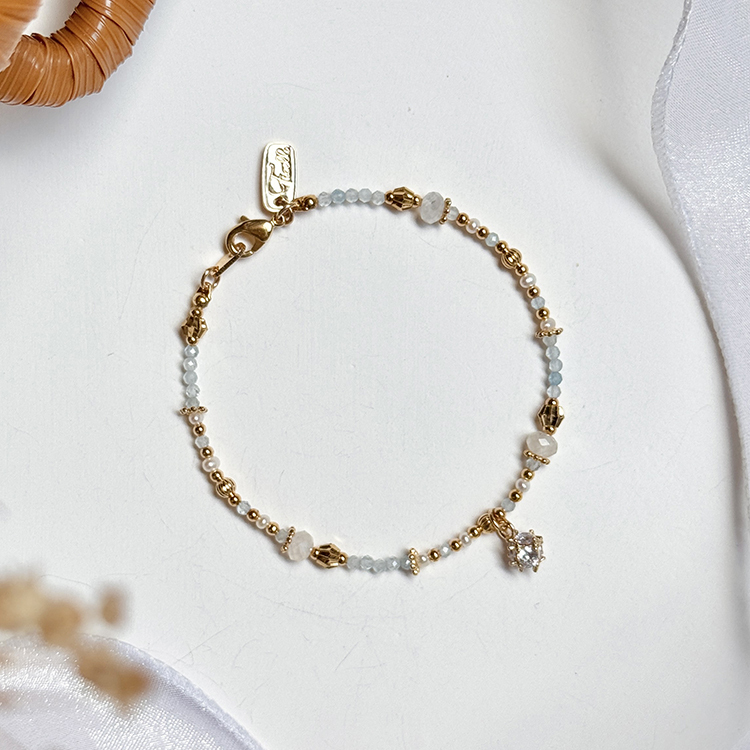 生日花 • 捌月貳拾 • 秋蒲公英 – 月光海藍寶 – 手鍊