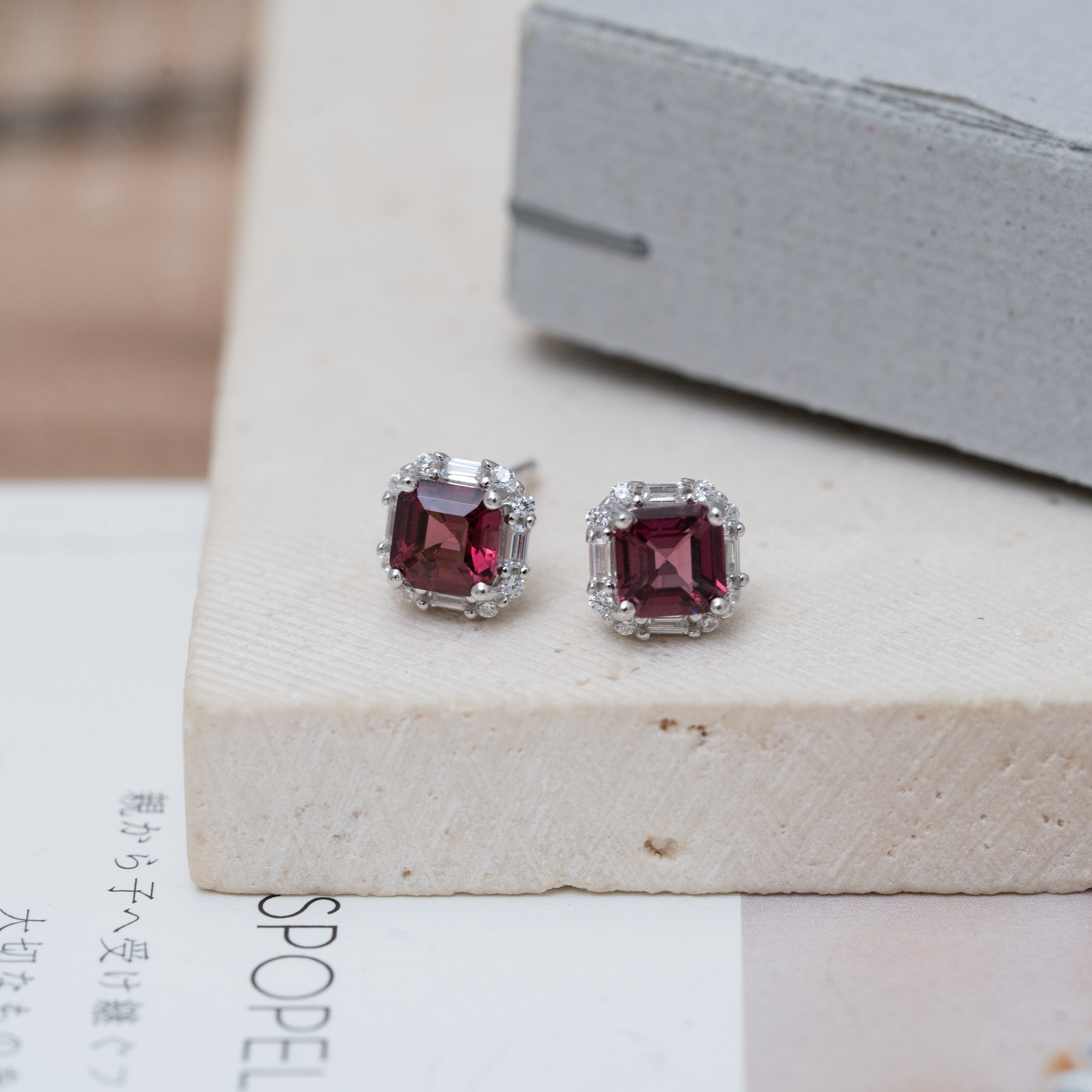 Sve30 （Rhodolite Garnet 玫瑰石榴）