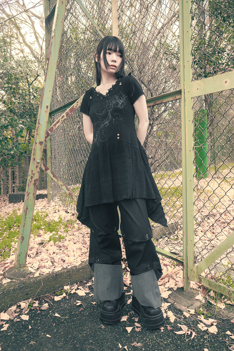 HUG YOUR SKIN) Flayered v-neck sleeveless - 2col
