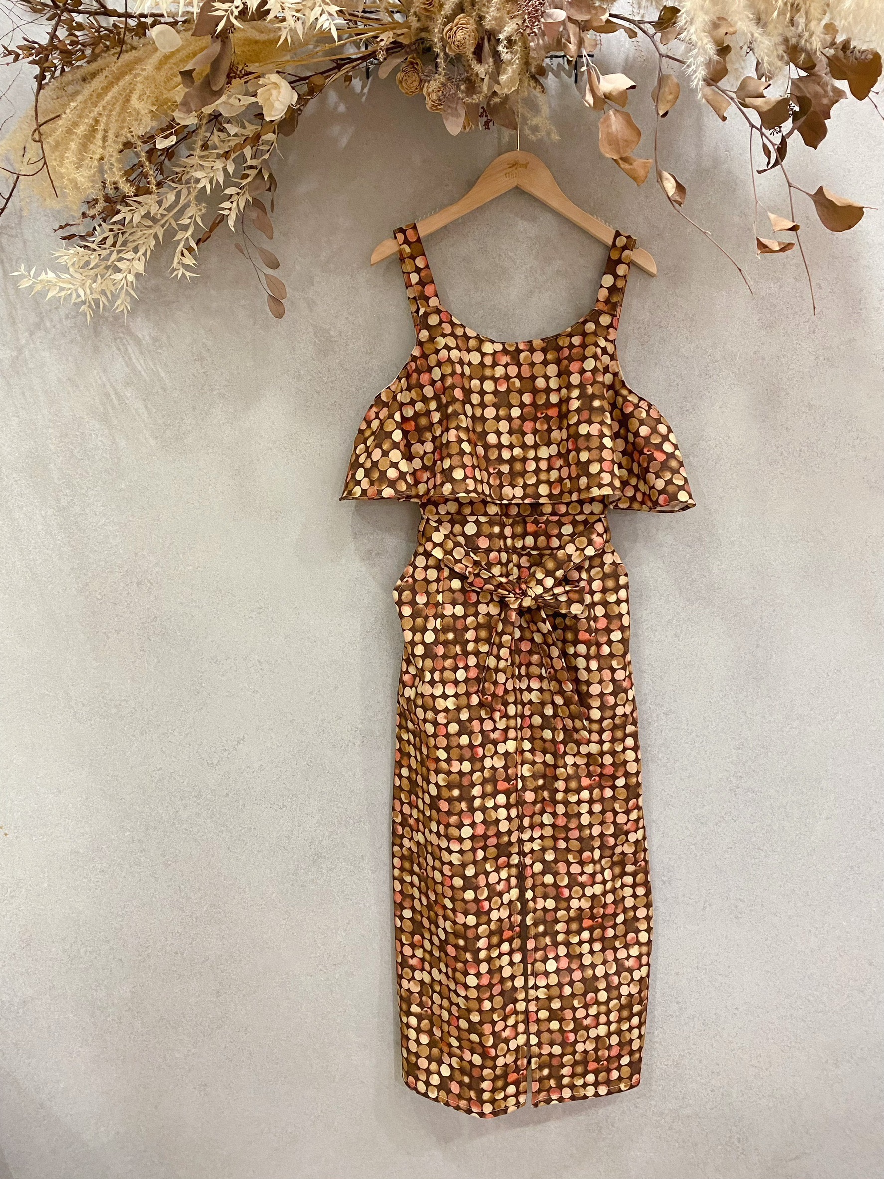 咖啡霓虹 媽咪荷葉吊帶長裙