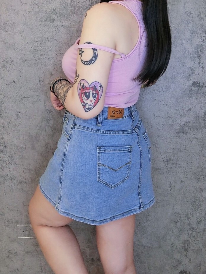 超神版型淺洗色牛仔窄裙*內有褲