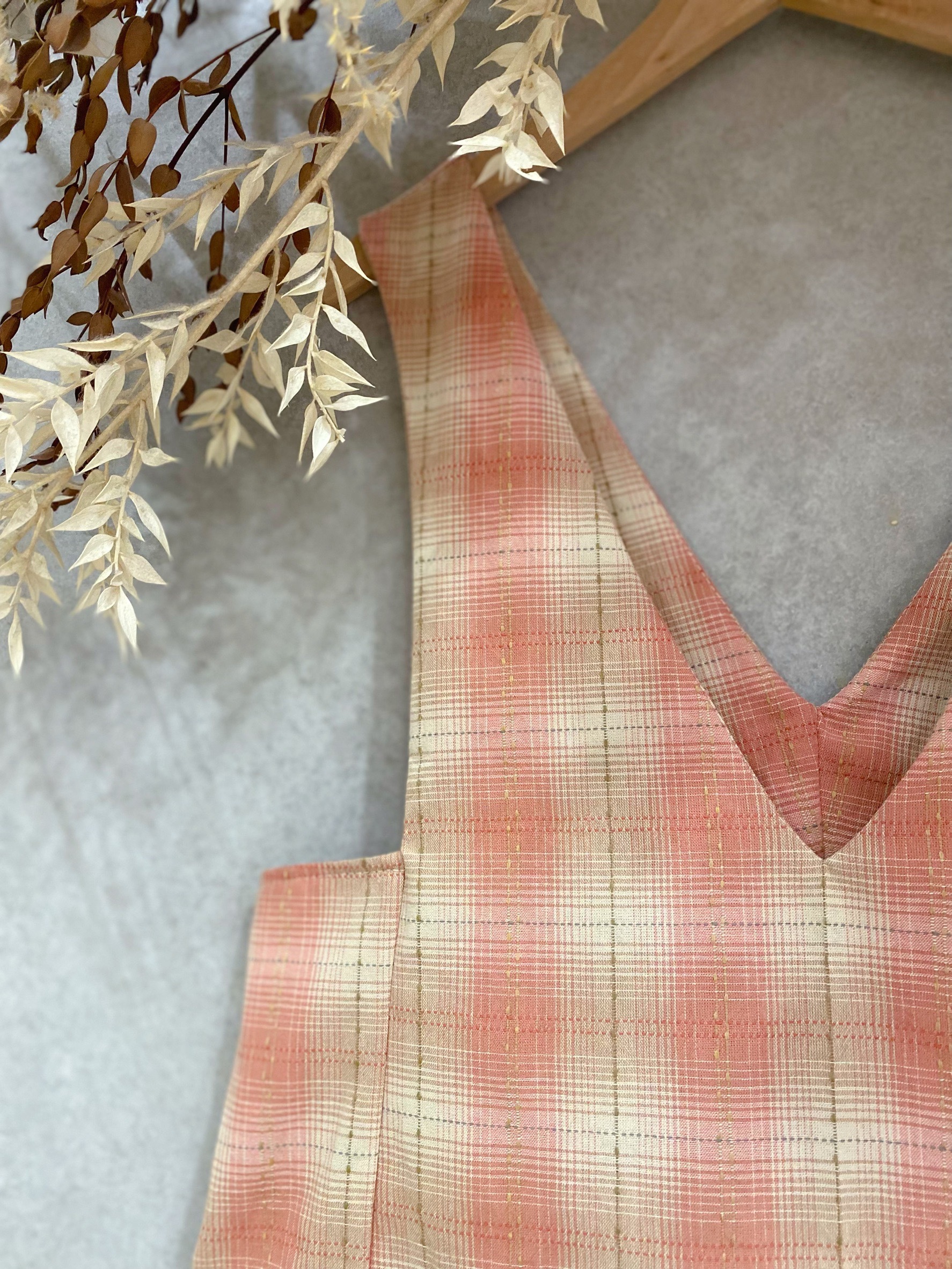 溫柔粉格 媽咪v領背心短洋裝