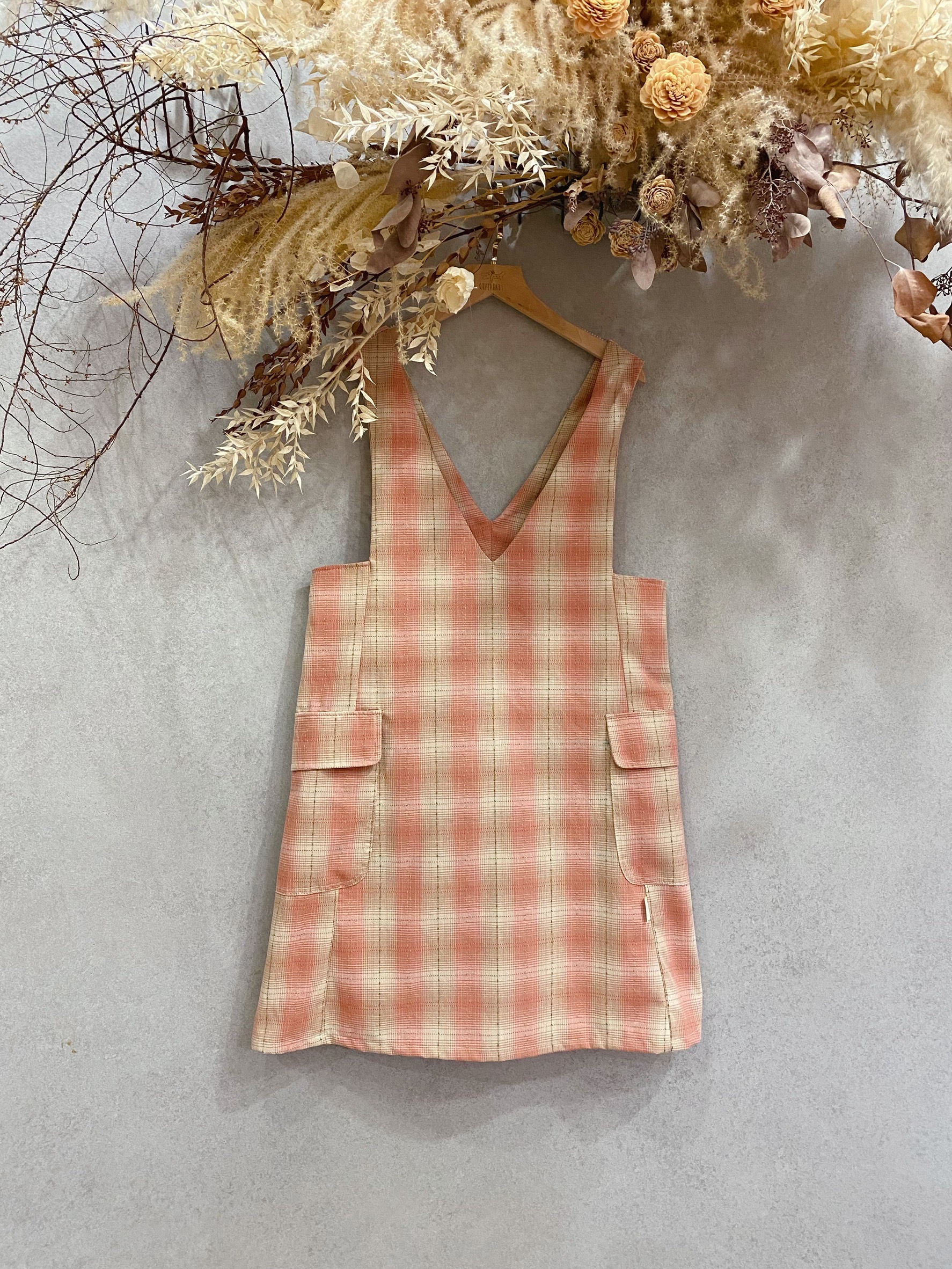 溫柔粉格 媽咪v領背心短洋裝