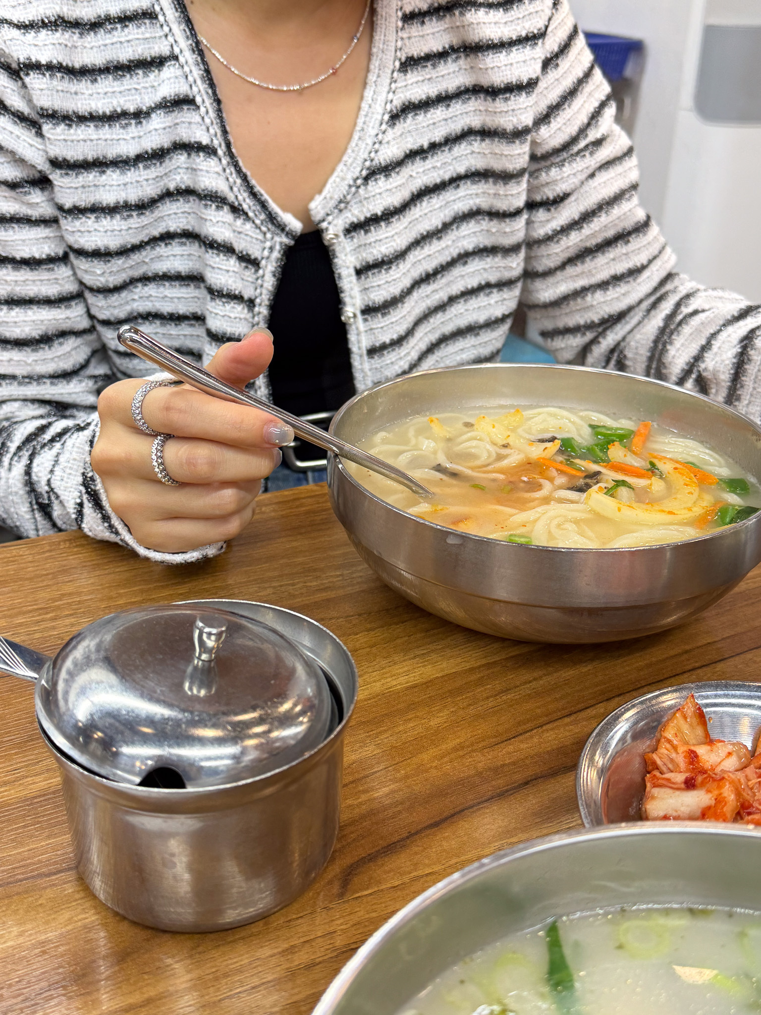 D01細緻銀蔥小香條紋外