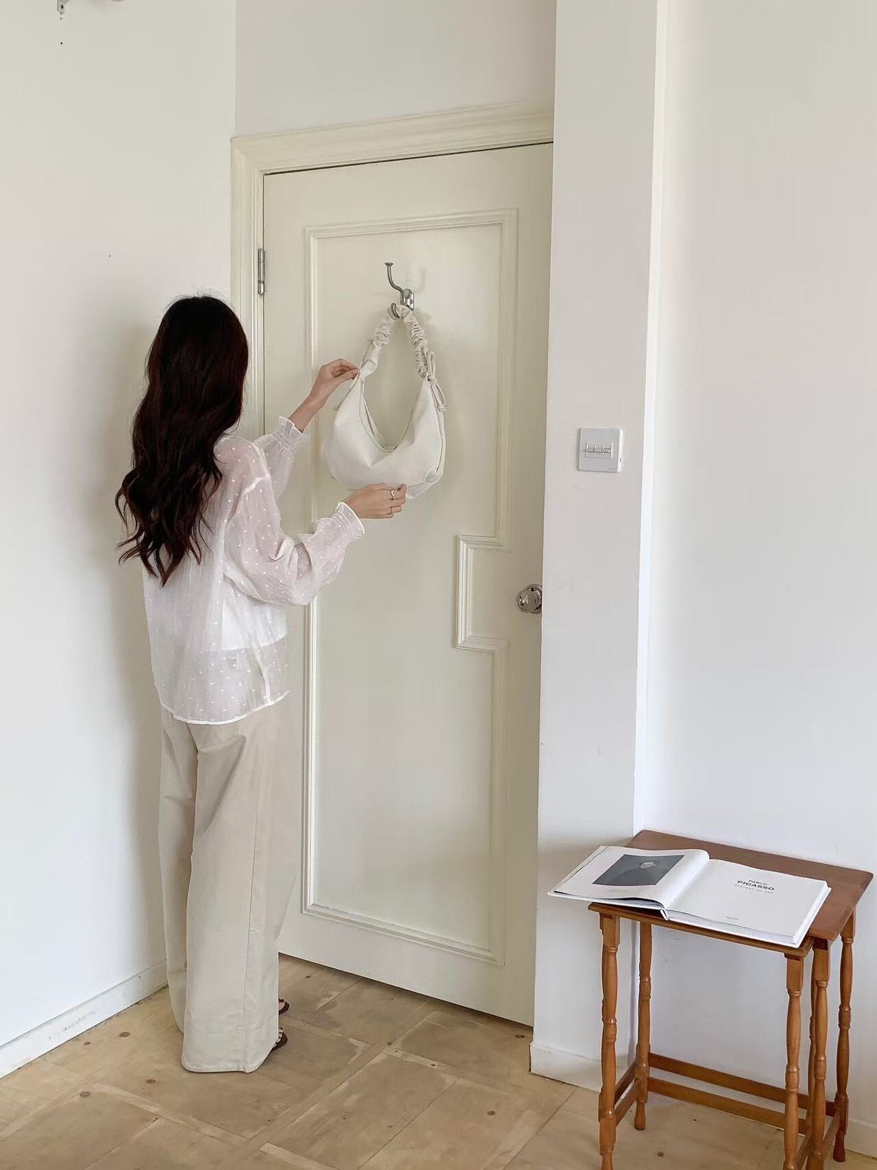 韓國皺摺絲光感雲朵包