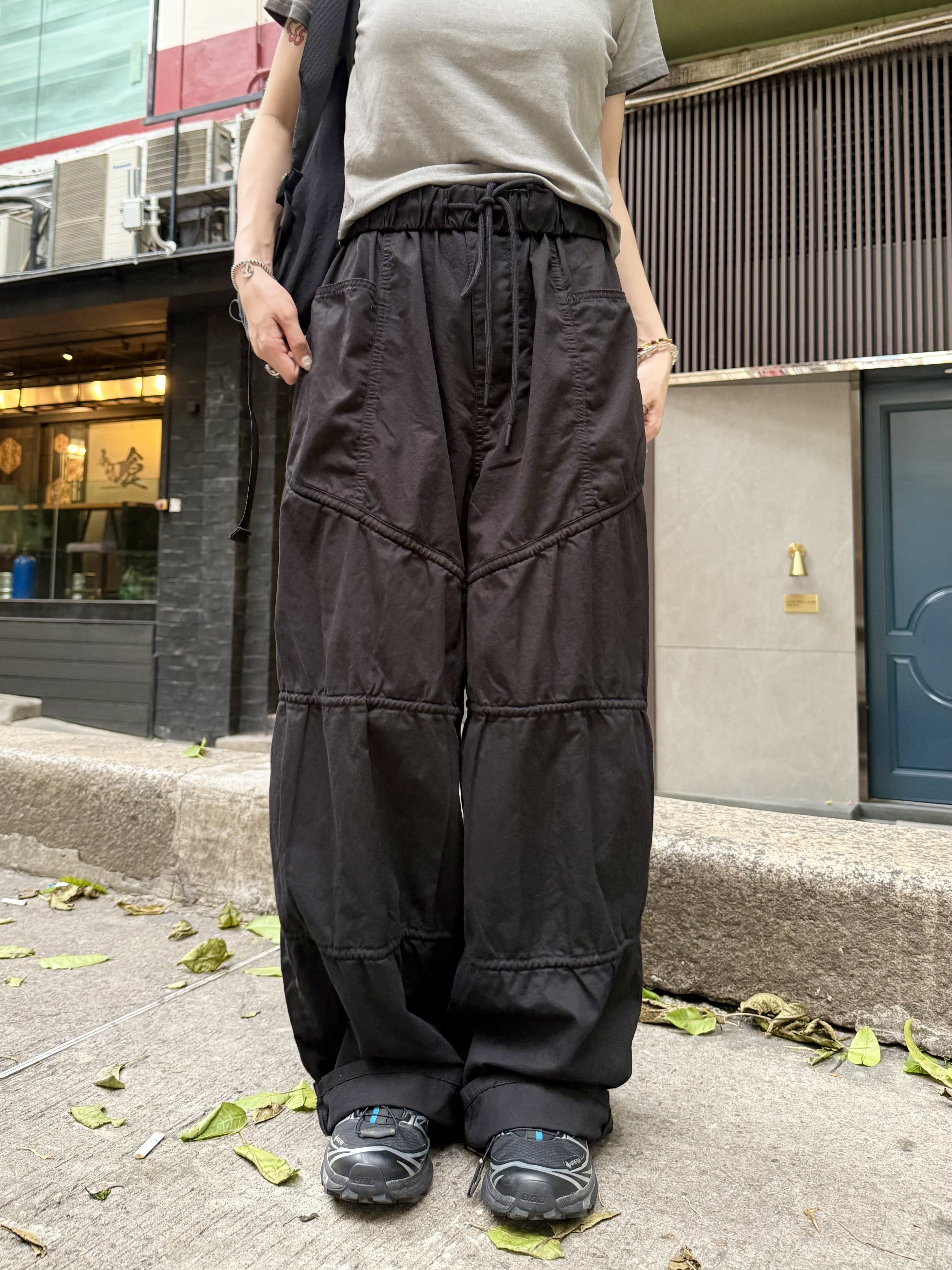 自留!薄款抽褶勁寬鬆褲