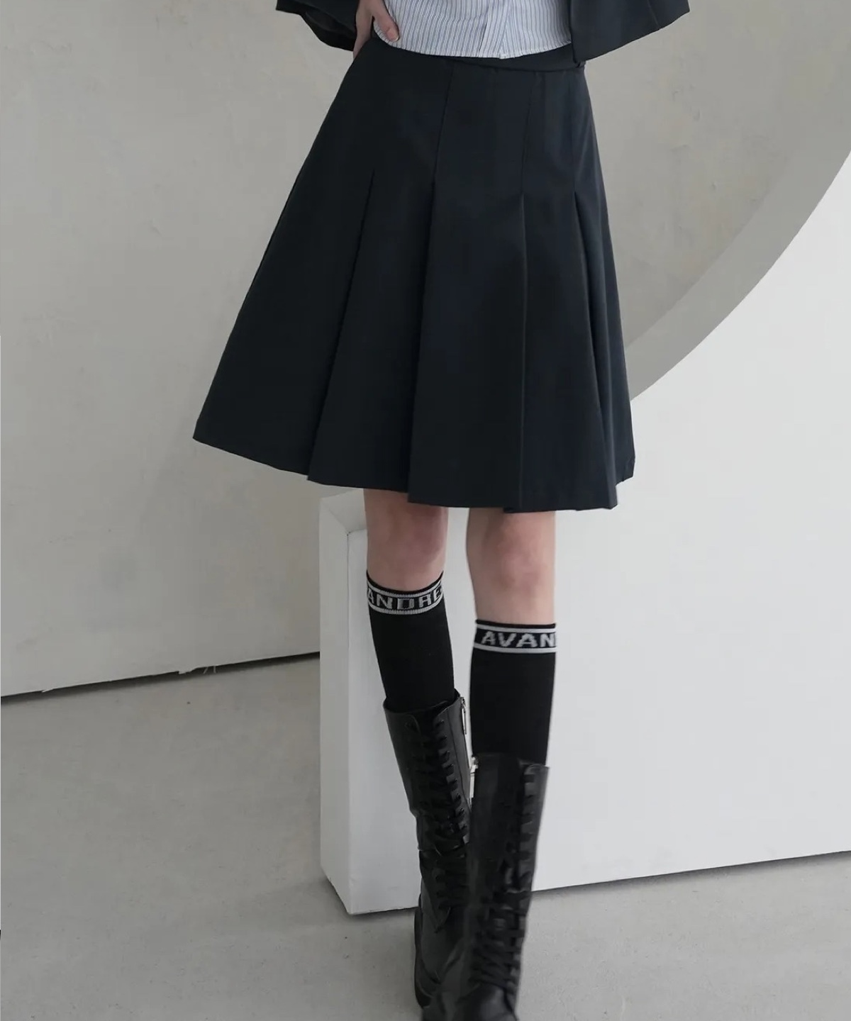 AVANDRESS Alexis Belt Pleats Skirt